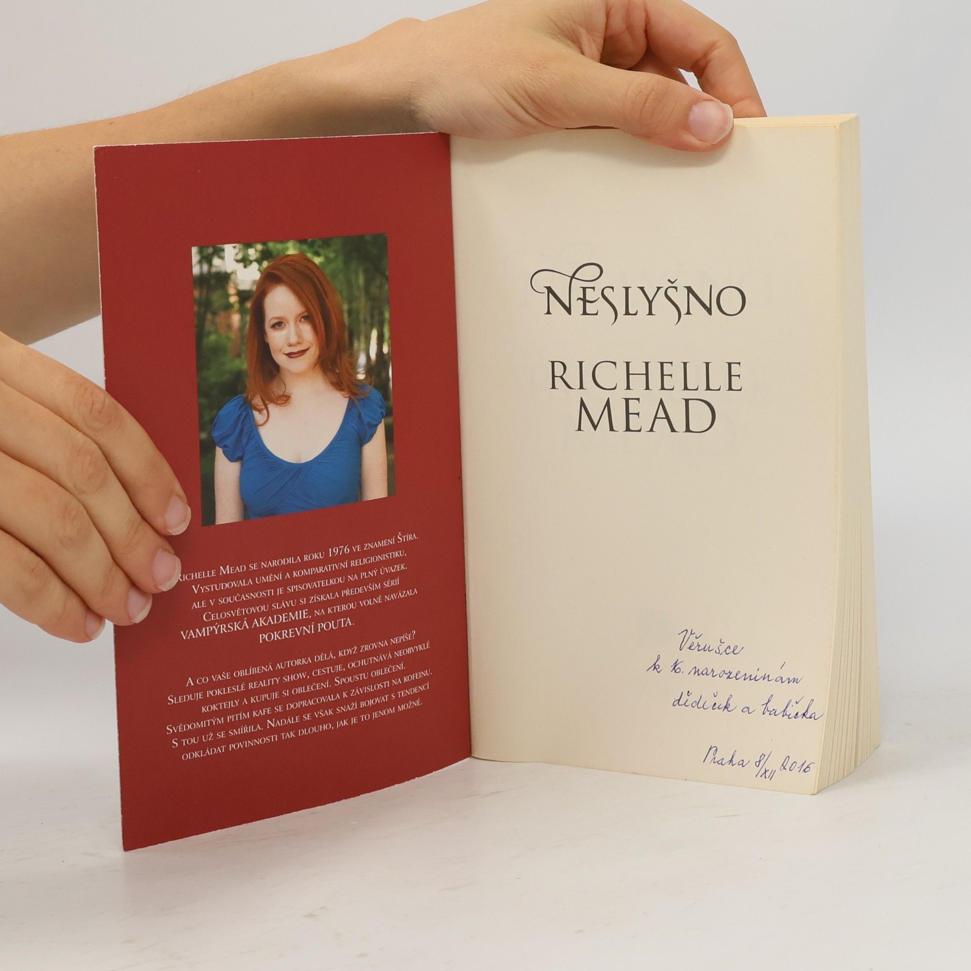 Richelle Mead Neslyšno