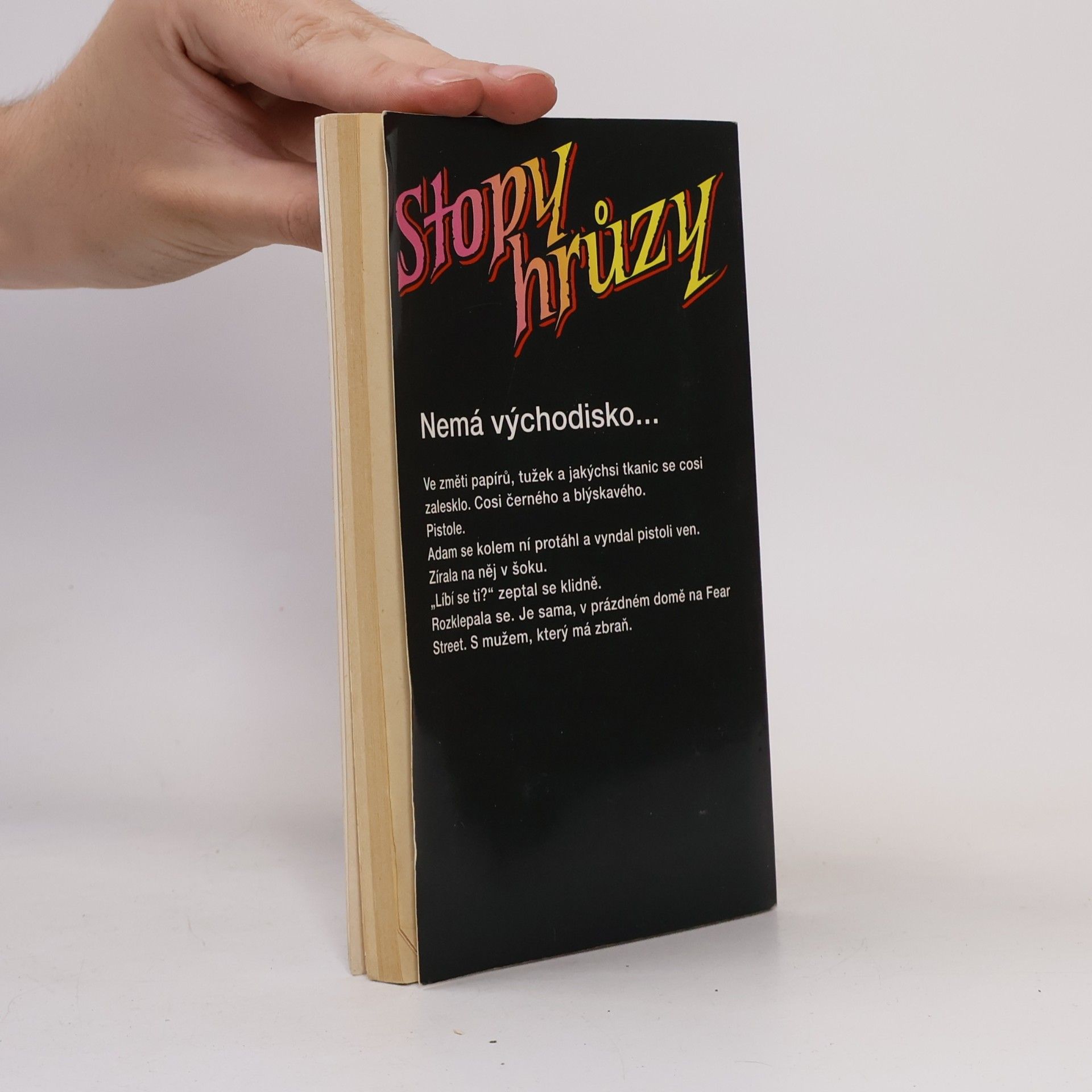 R. L. Stine Krvavá finta. Stopy hrůzy 40