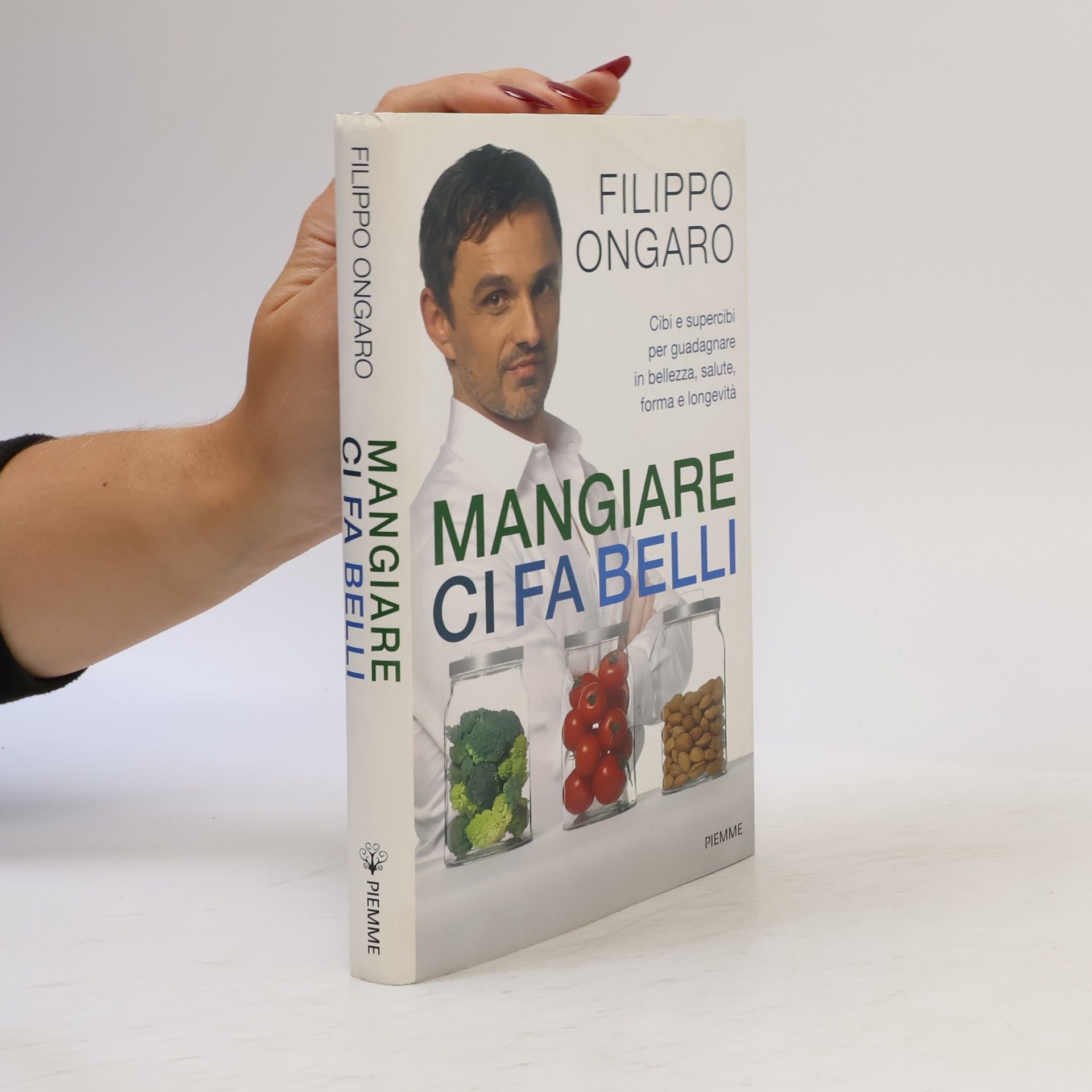 Filippo Ongaro Mangiare ci fa belli. Cibi e supercibi per guadagnare in bellezza, salute, forma e longevità