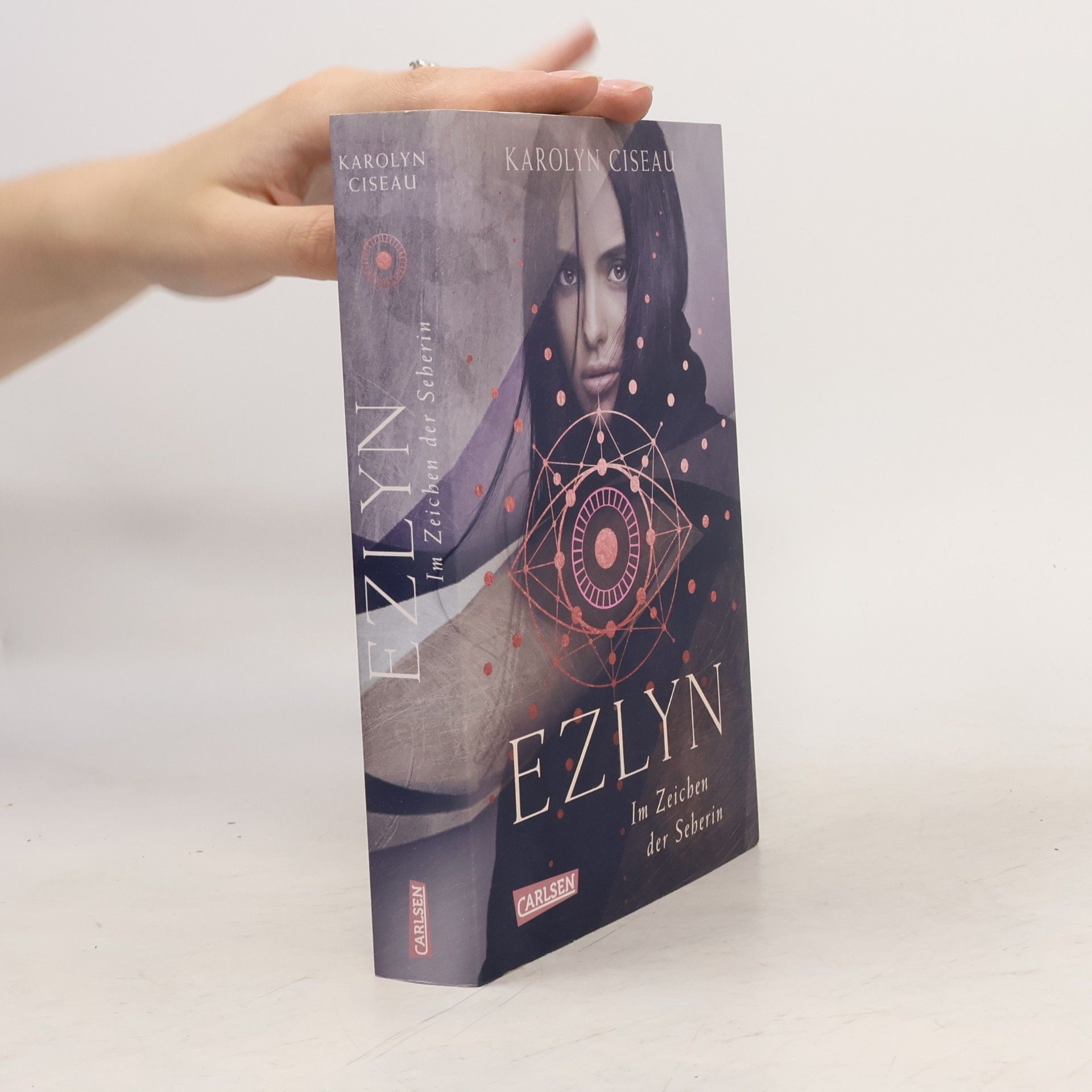 Karolyn Ciseau Ezlyn