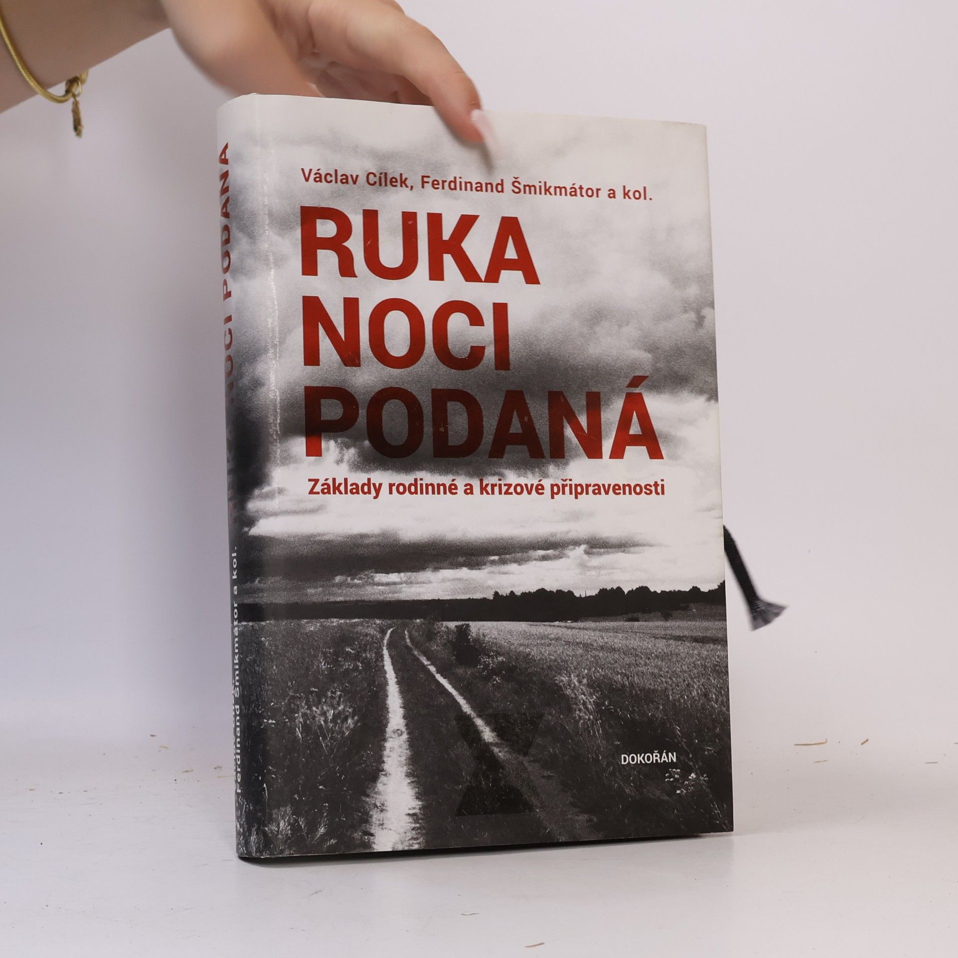 Václav Cílek Ruka noci podaná. Základy rodinné a krizové připravenosti