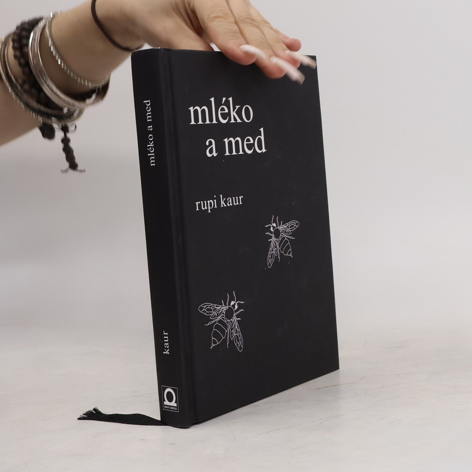 Rupi Kaur Mléko a med