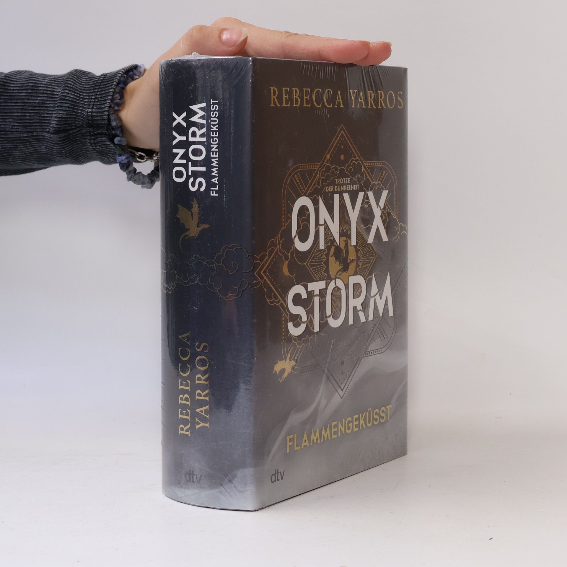 Rebecca Yarros Onyx Storm - Flammengeküsst - Deluxe-Ausgabe mit Farbschnitt