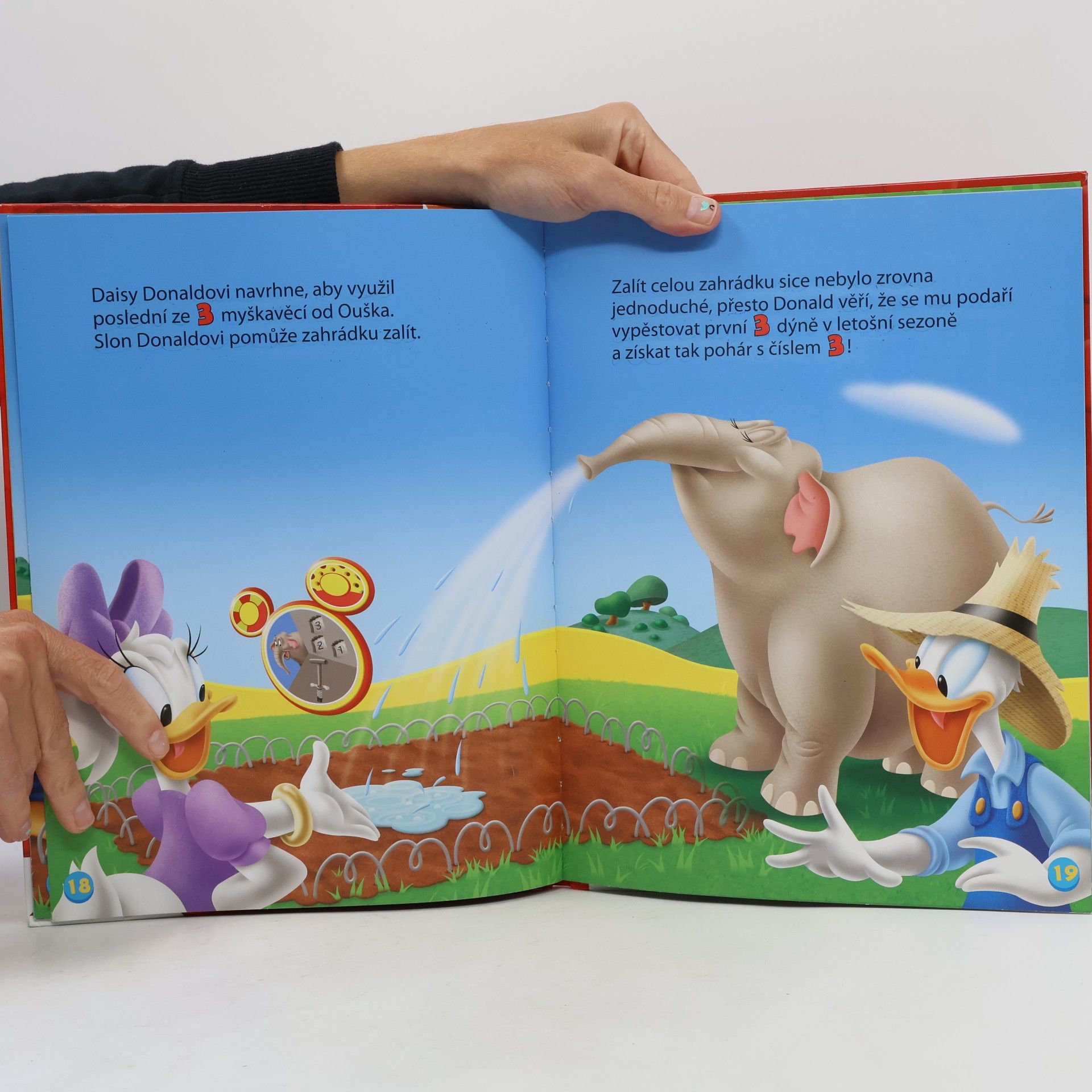 Kolektiv autorů Hraj si a uč se s Mickey Mousem 17. Tři!