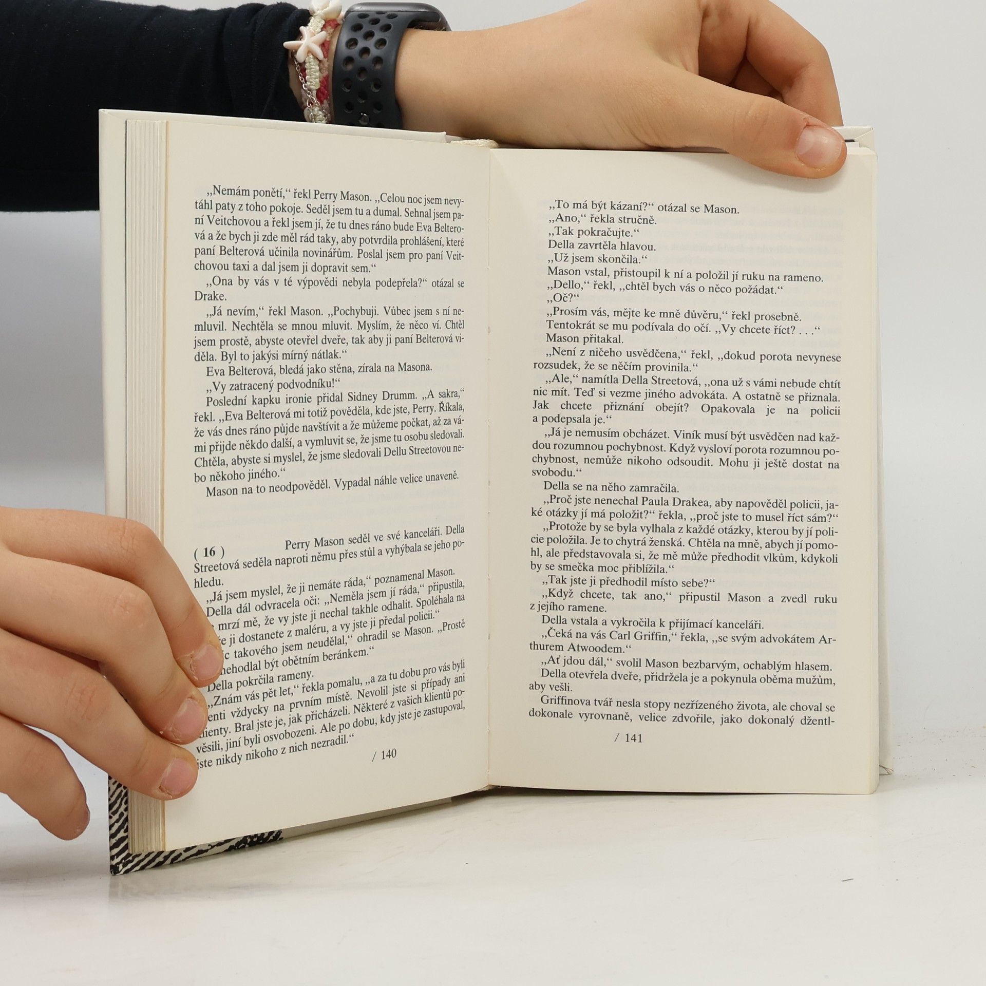 Erle Stanley Gardner Případ sametových drápků a Zamilované tety