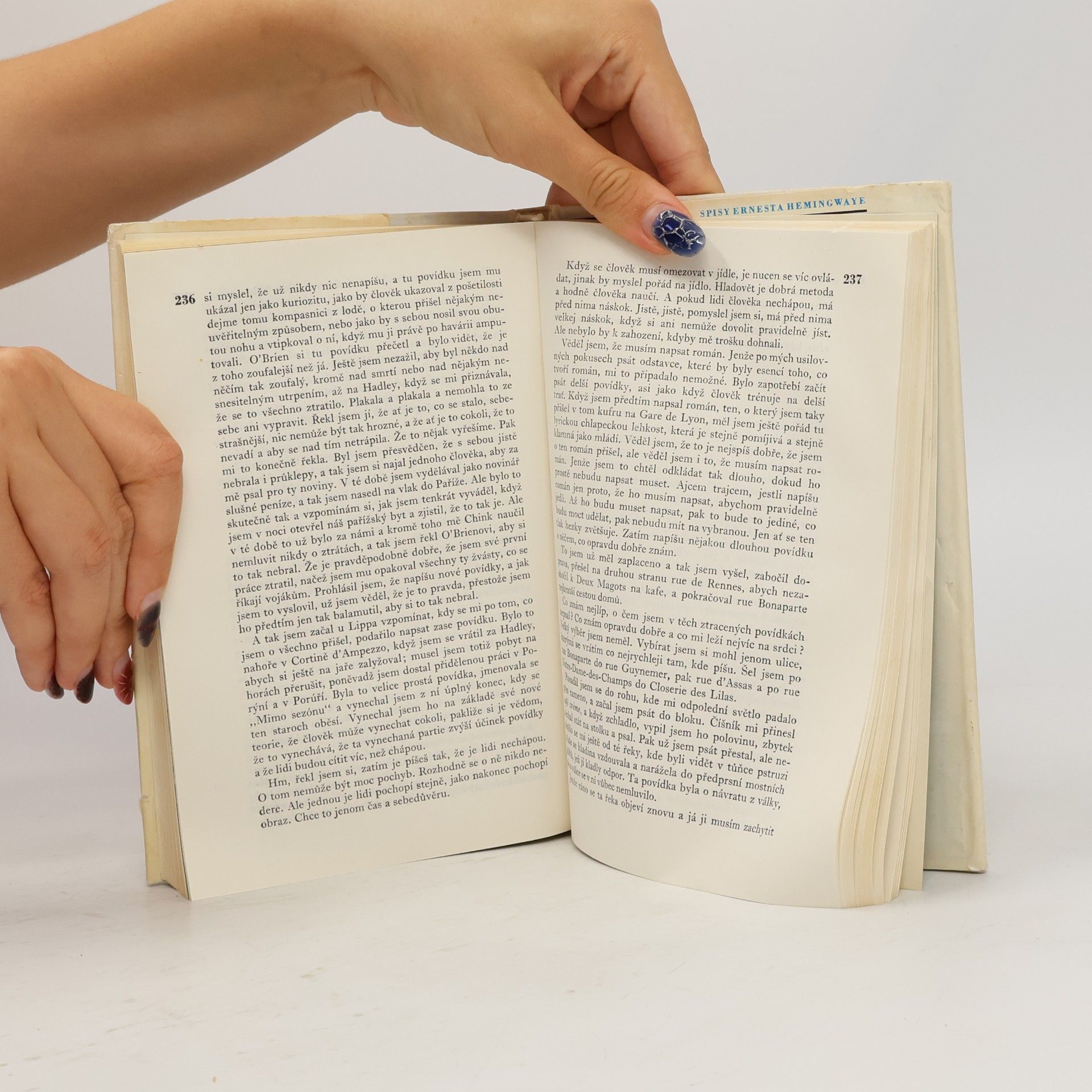 Ernest Hemingway Přes řeku do stínu stromů. Pohyblivý svátek