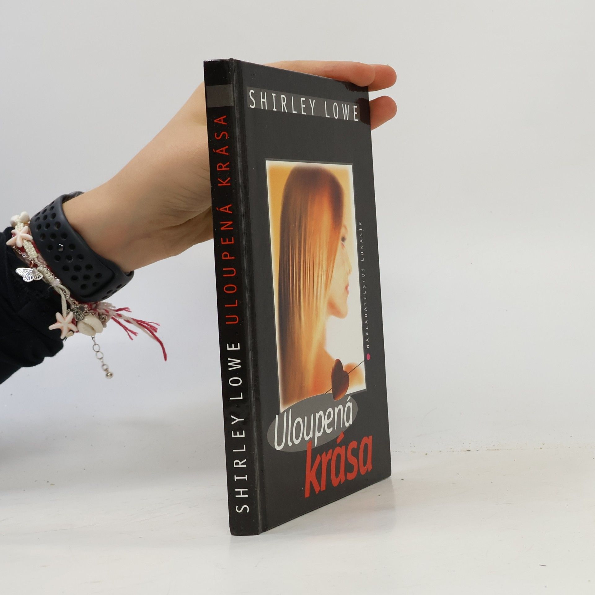 Shirley Lowe Uloupená krása