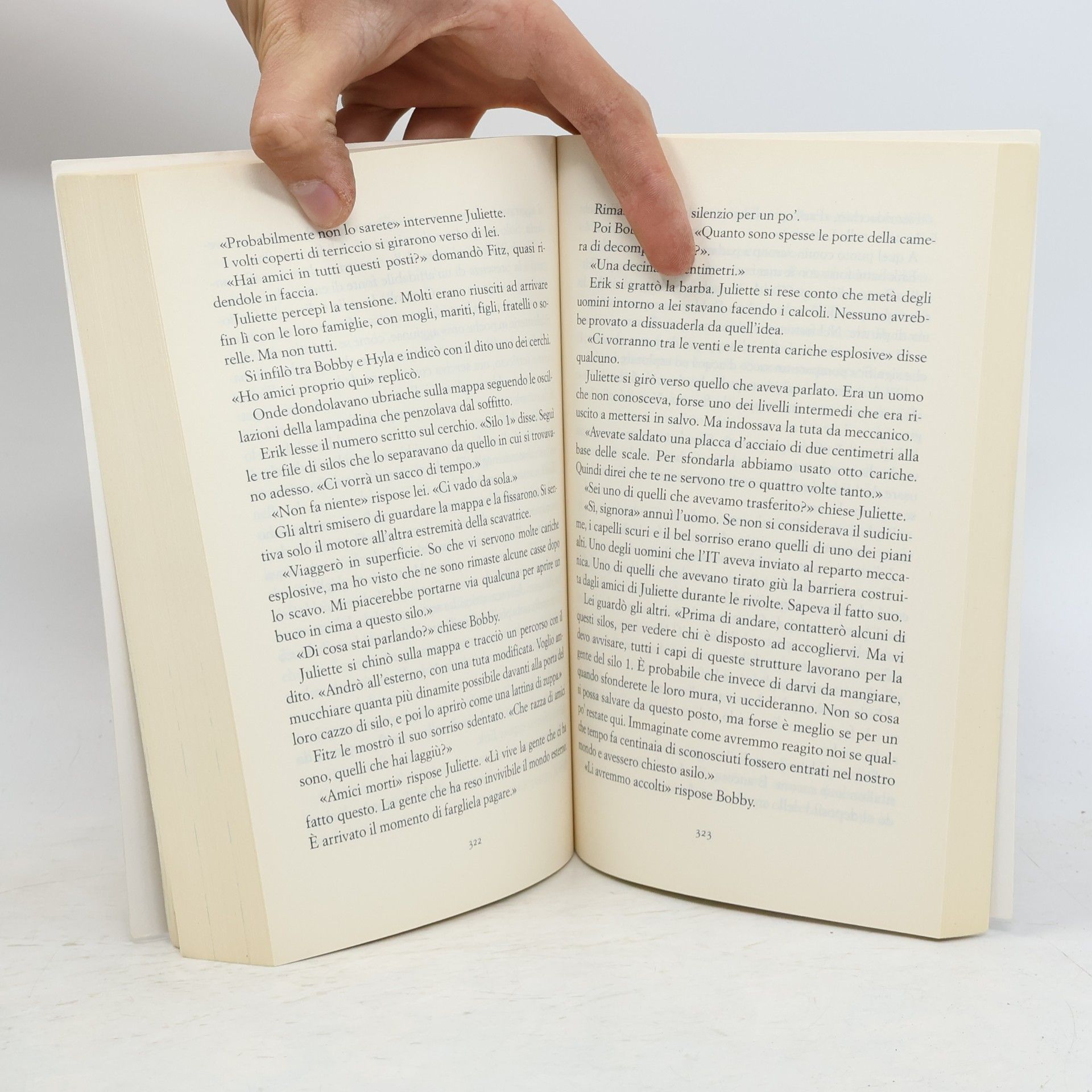 Hugh Howey Dust