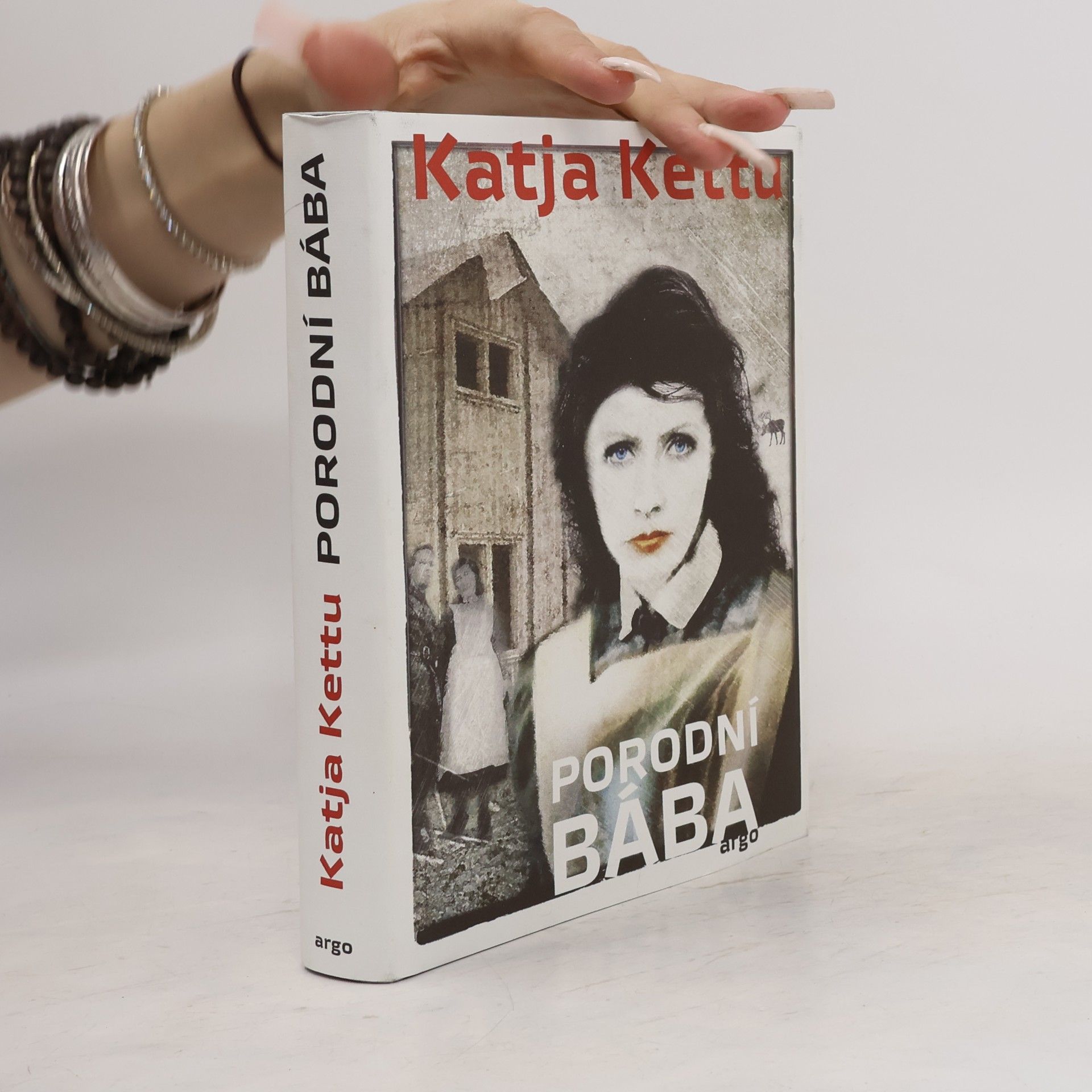 Katja Kettu Porodní bába