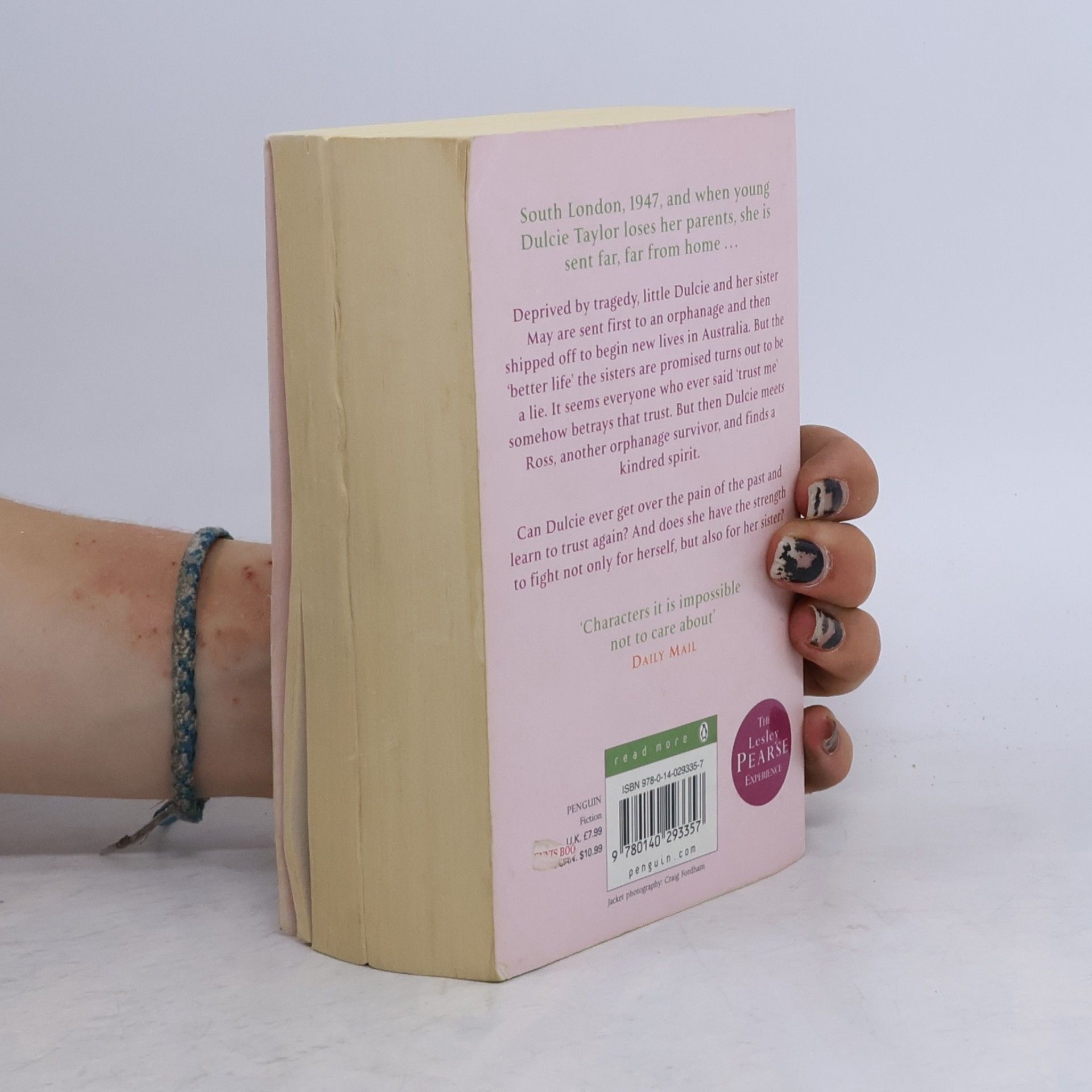 Lesley Pearse Trust Me: A Heart Rending Saga of Love and Betrayal