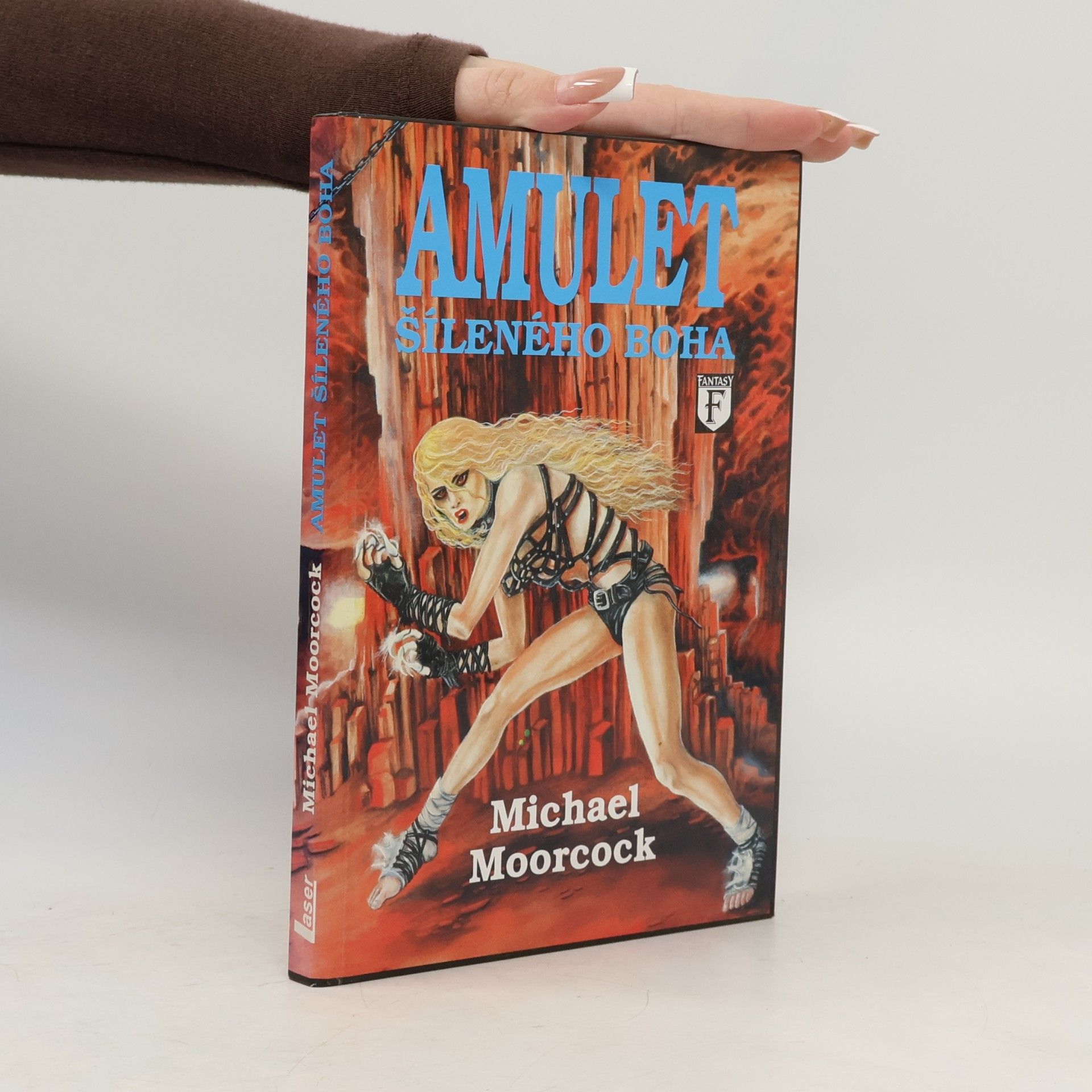 Michael Moorcock Amulet šíleného boha