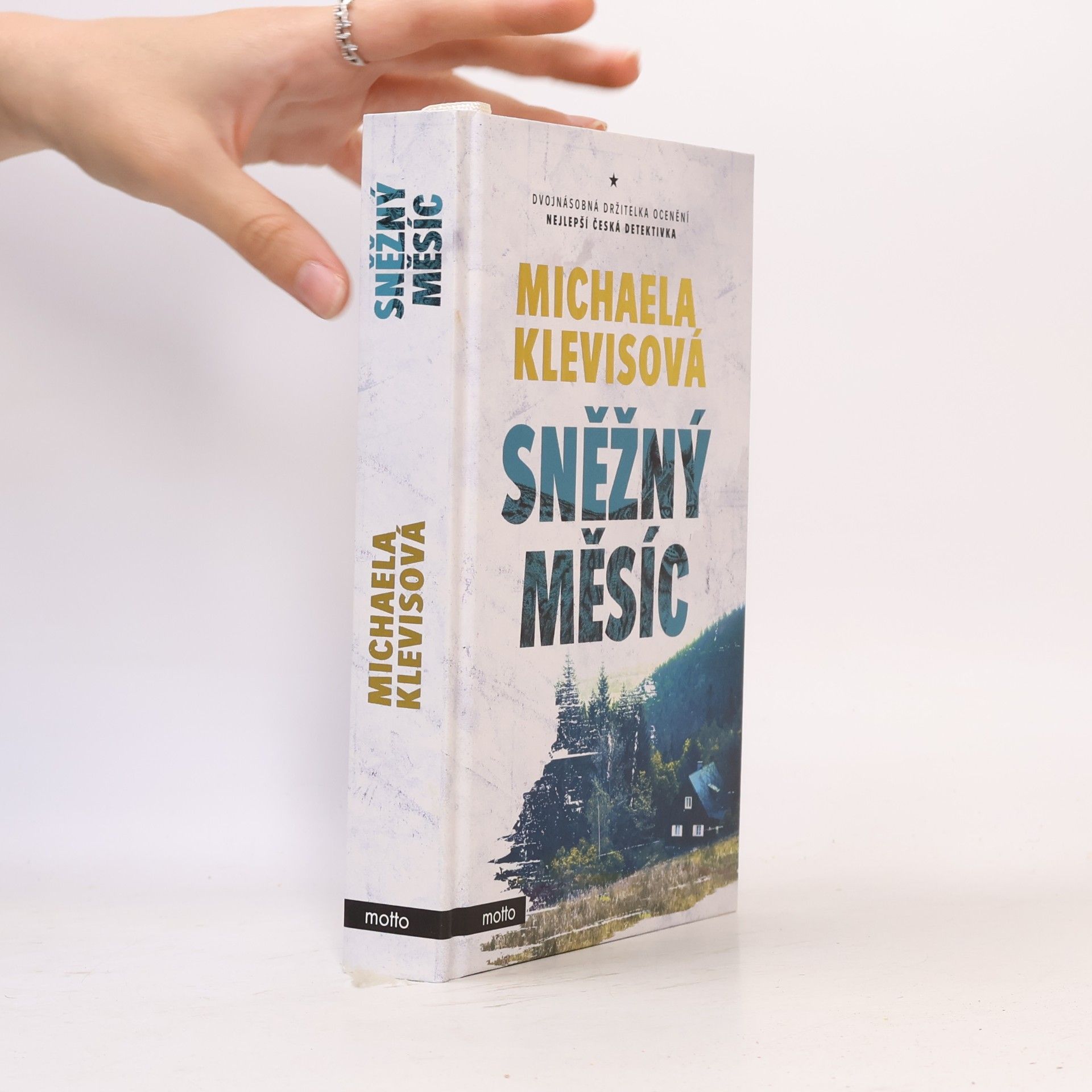 Michaela Klevisová Sněžný měsíc