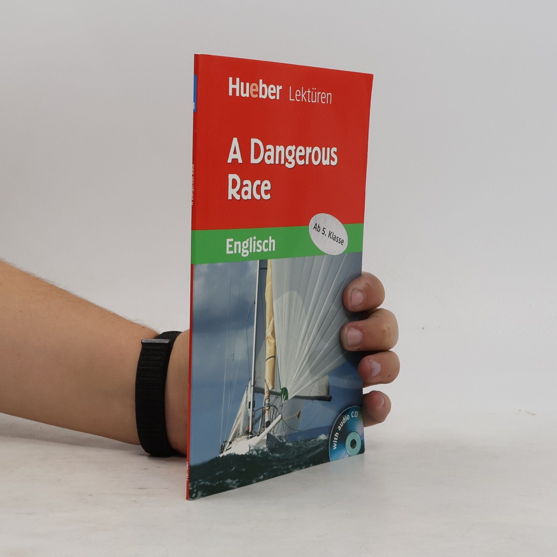 Autores varios A dangerous race