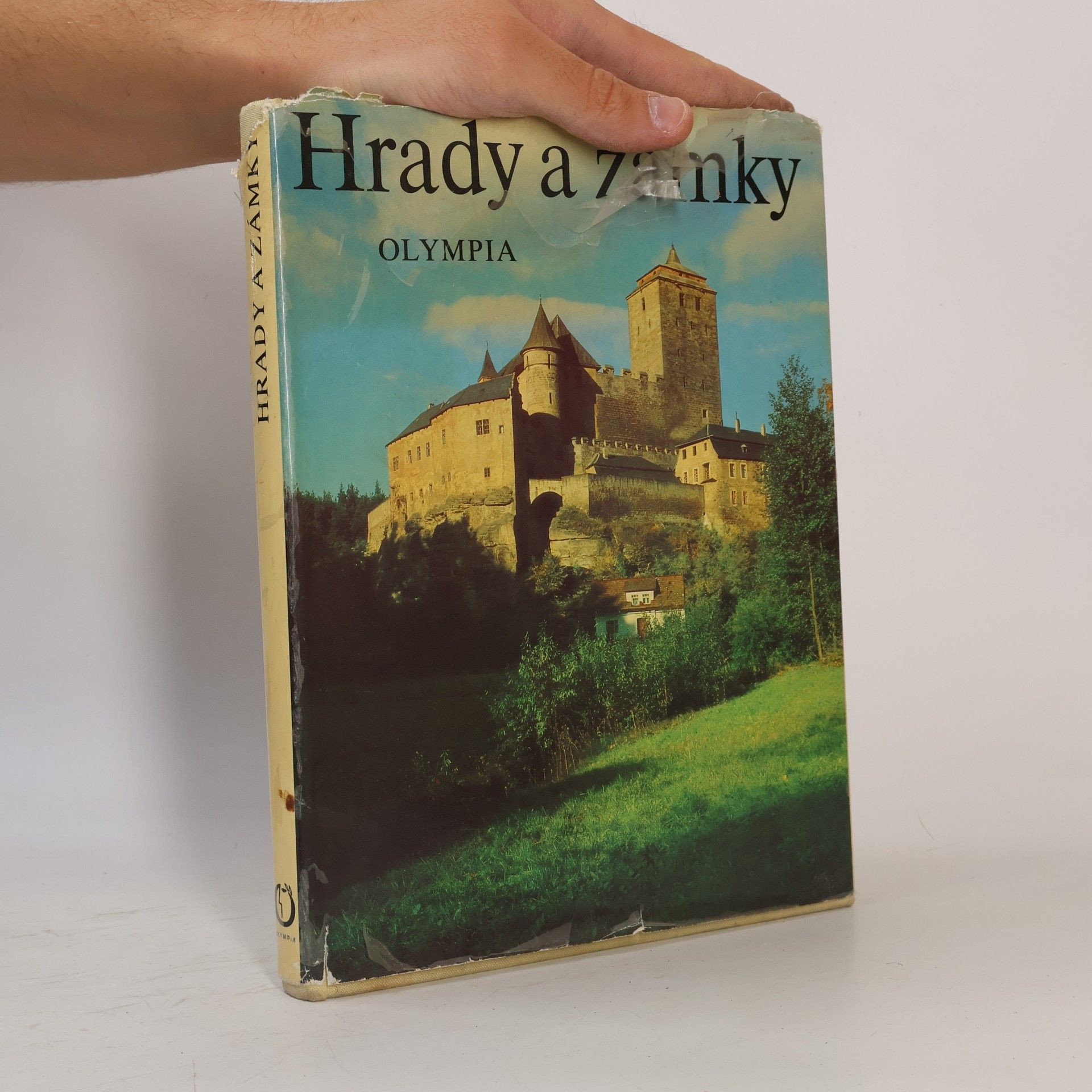 Autorenkollektiv Hrady a zámky