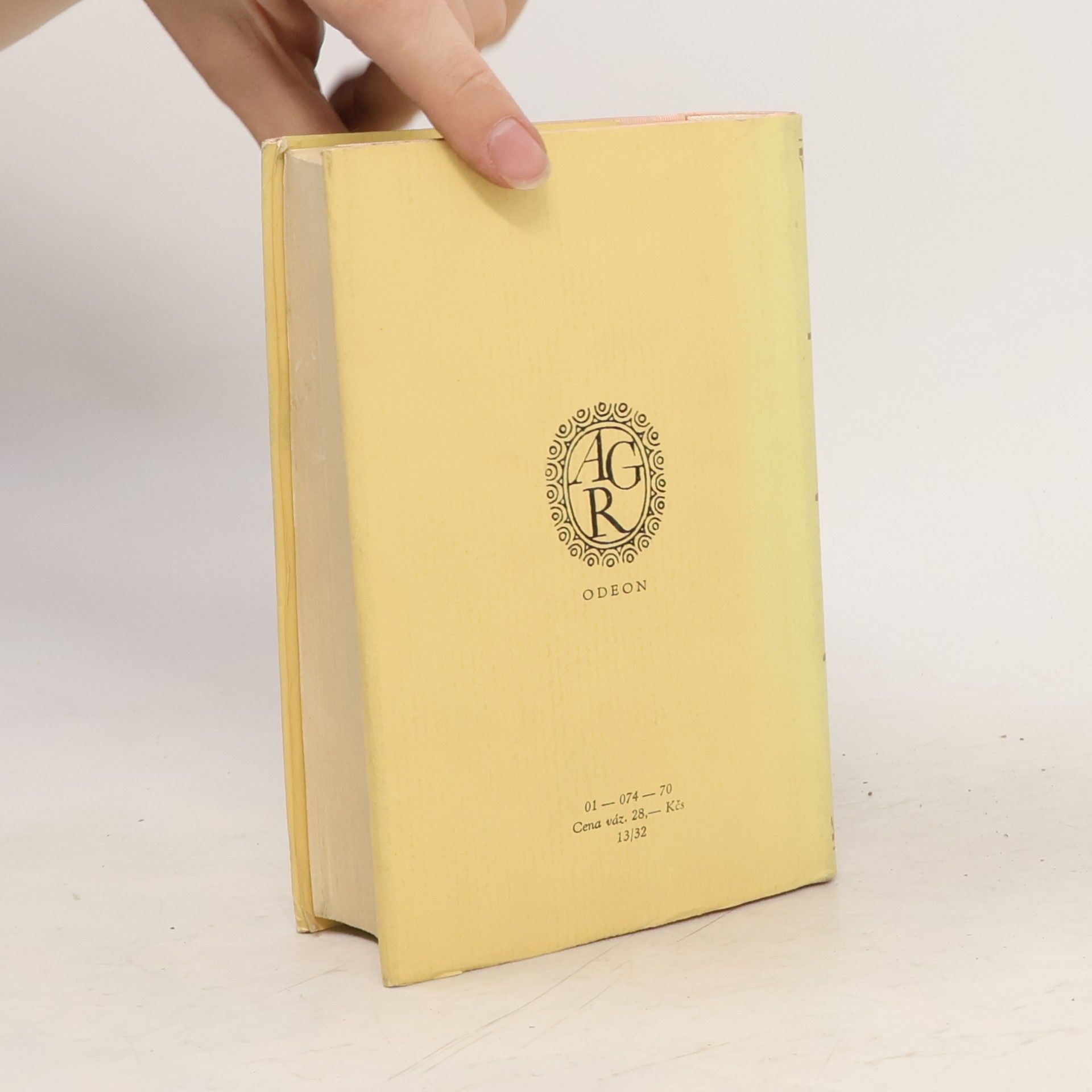 Horace Walpole Otrantský zámek. Starý anglický baron. Vathek. Sicilský román