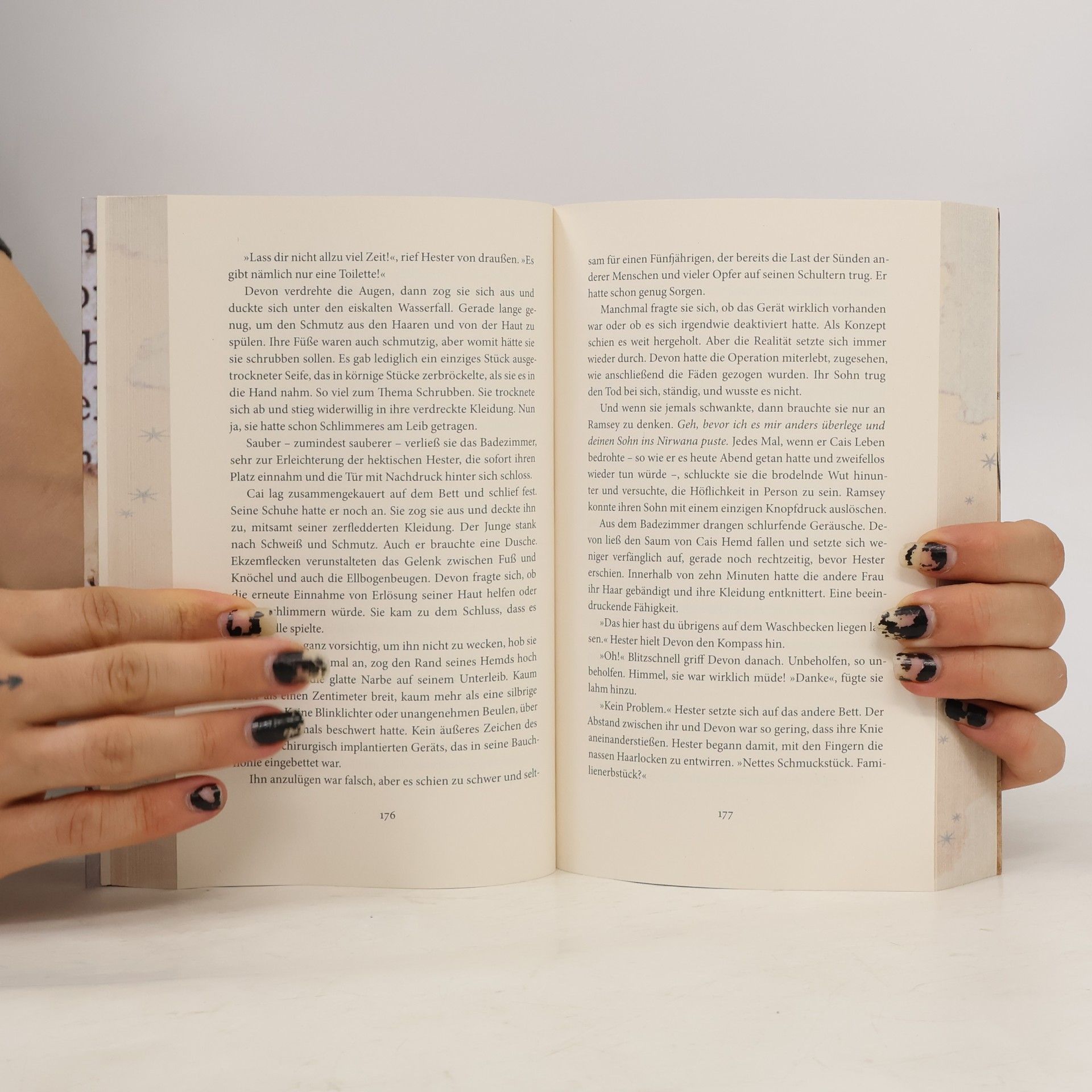Sunyi Dean The Book Eaters
