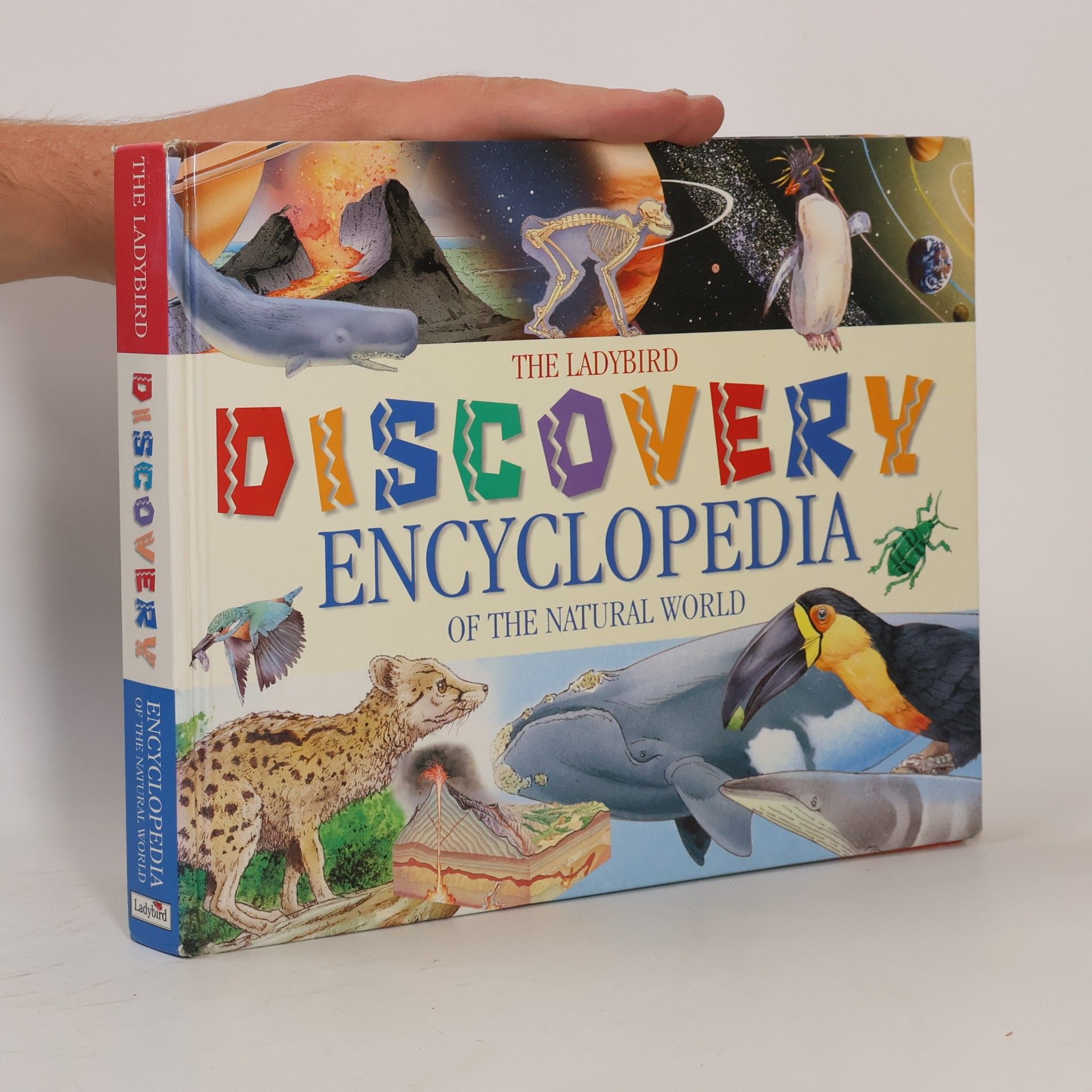LADYBIRD BOOKS The Ladybird Discovery Encyclopedia of the Natural World