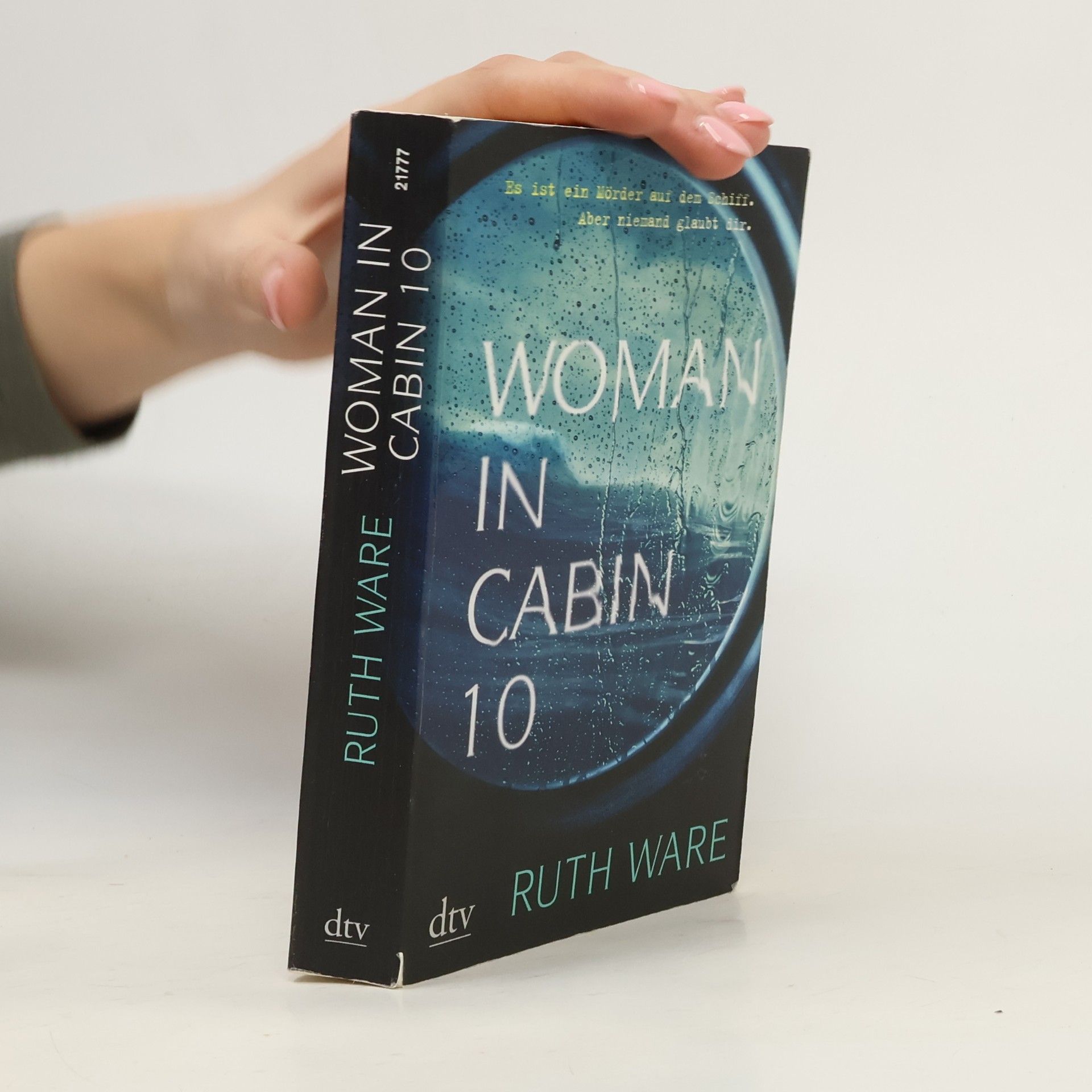 Ruth Ware Woman in Cabin 10