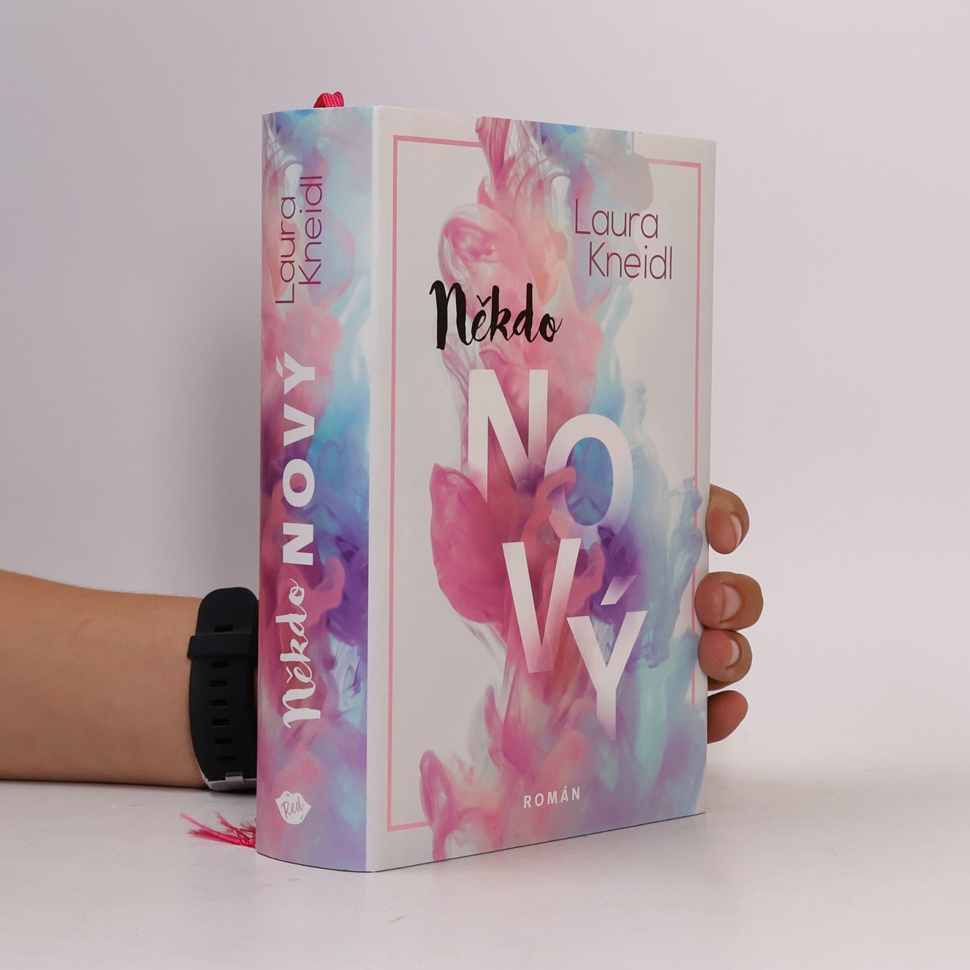 Laura Kneidl Někdo nový