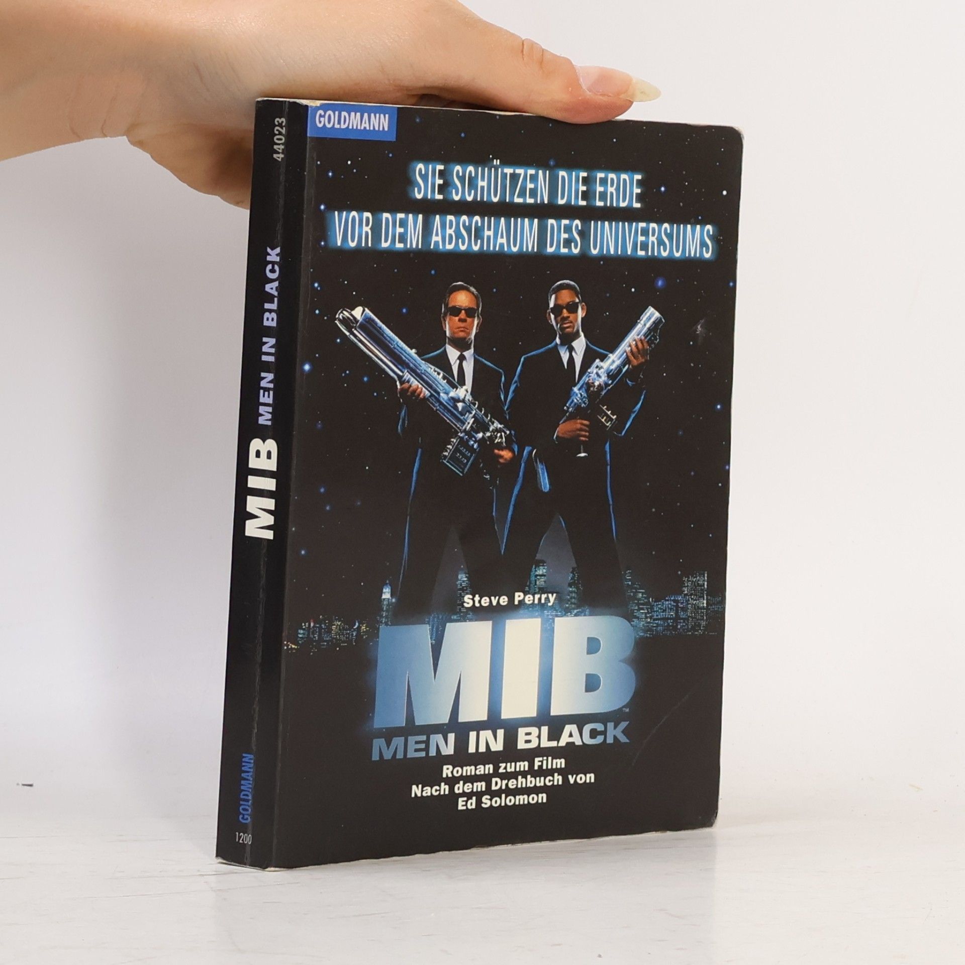 MIB. Men in Black.