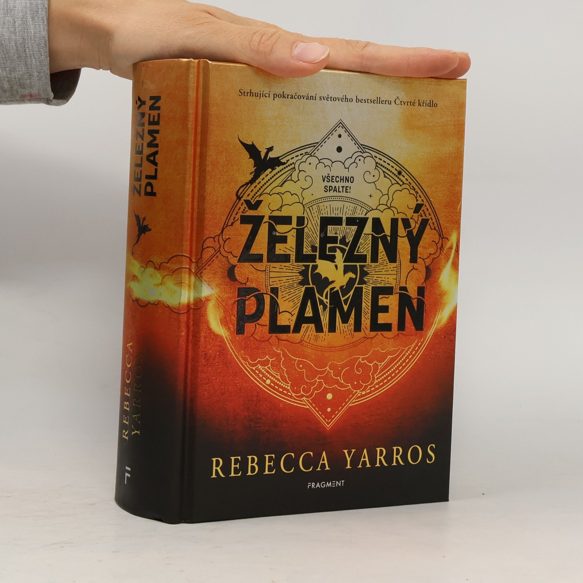 Rebecca Yarros Železný plamen