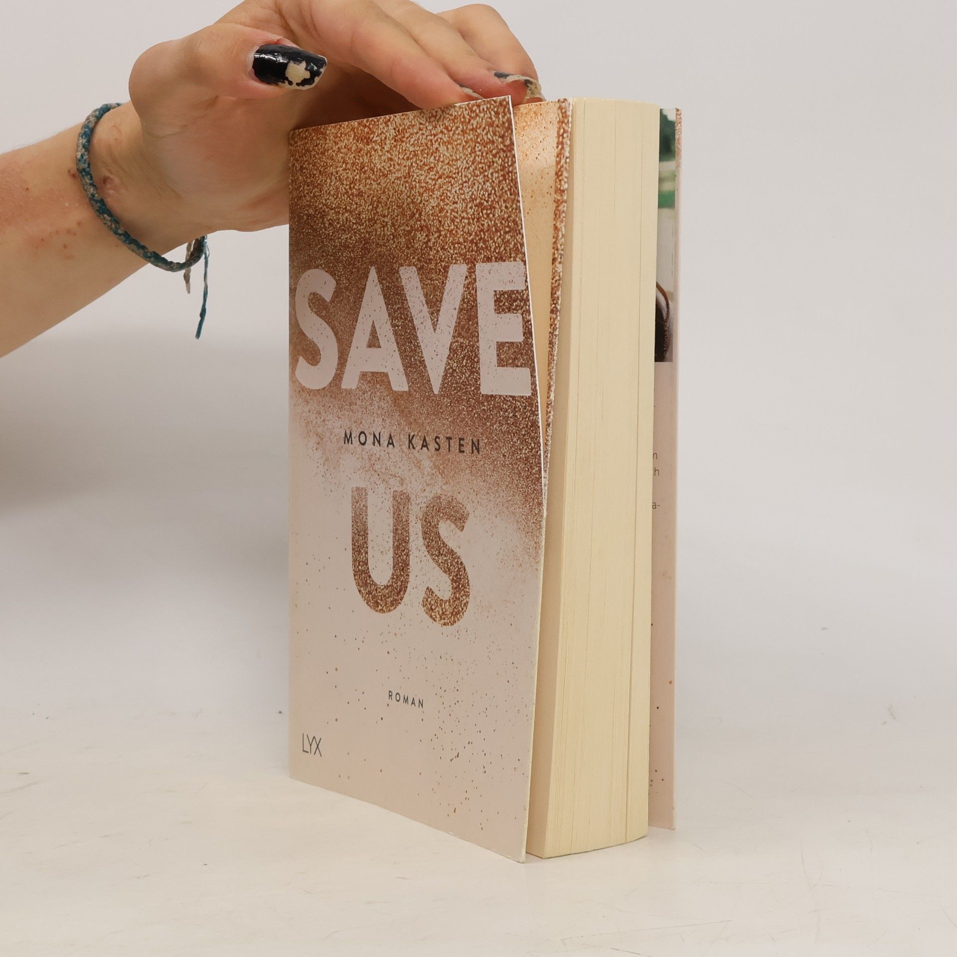 Mona Kasten Save us
