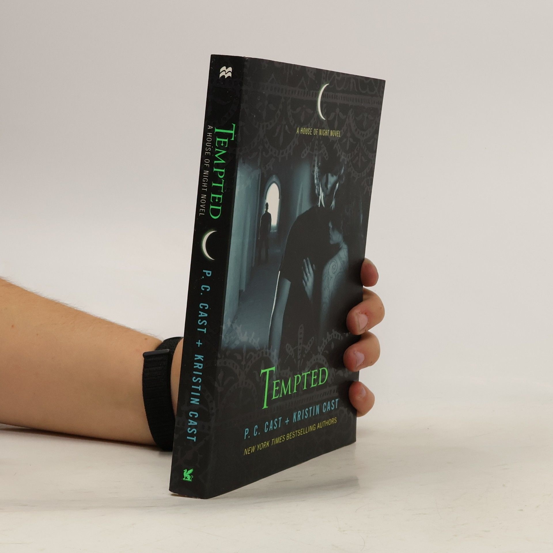 P. C. Castová Tempted