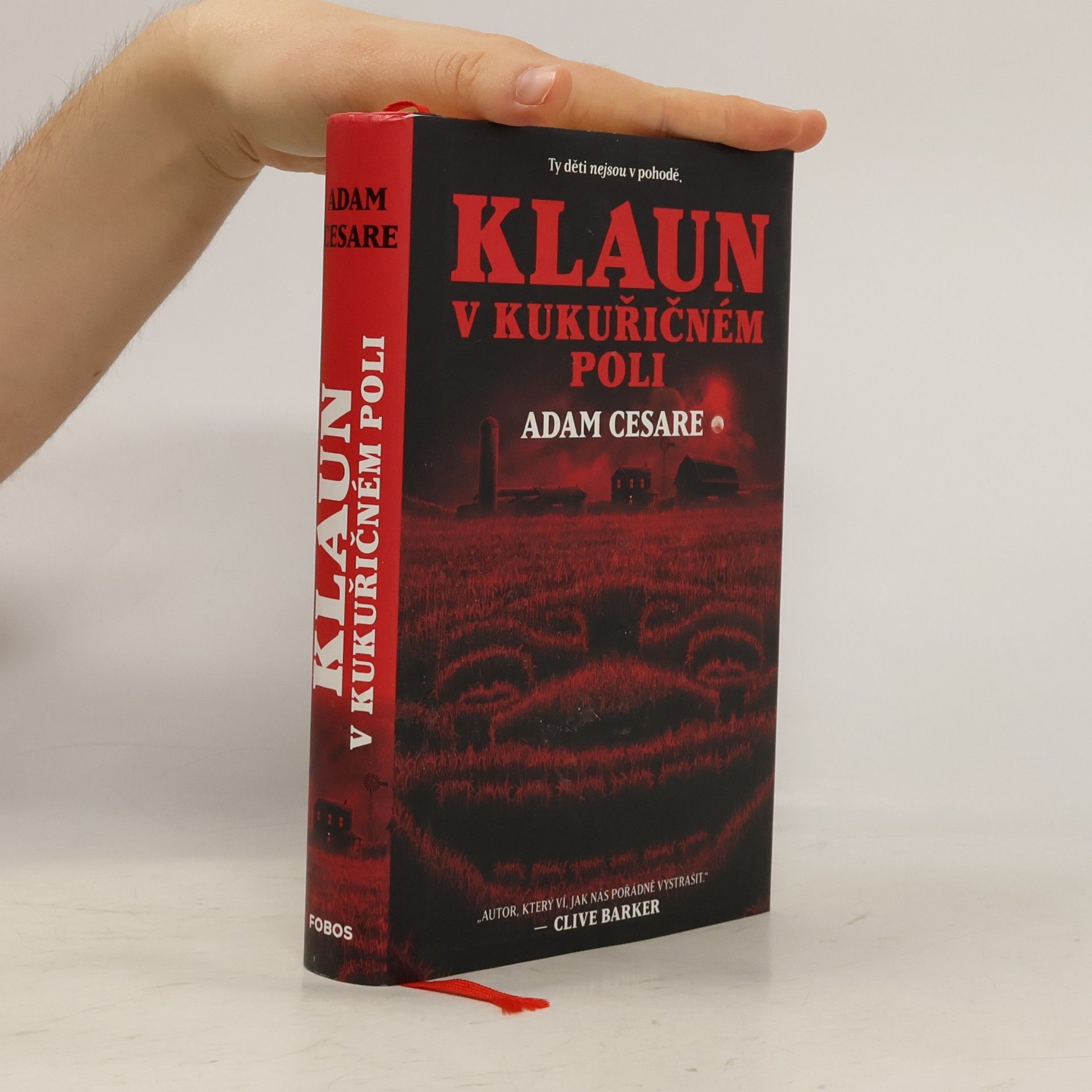 Adam Cesare Klaun v kukuřičném poli