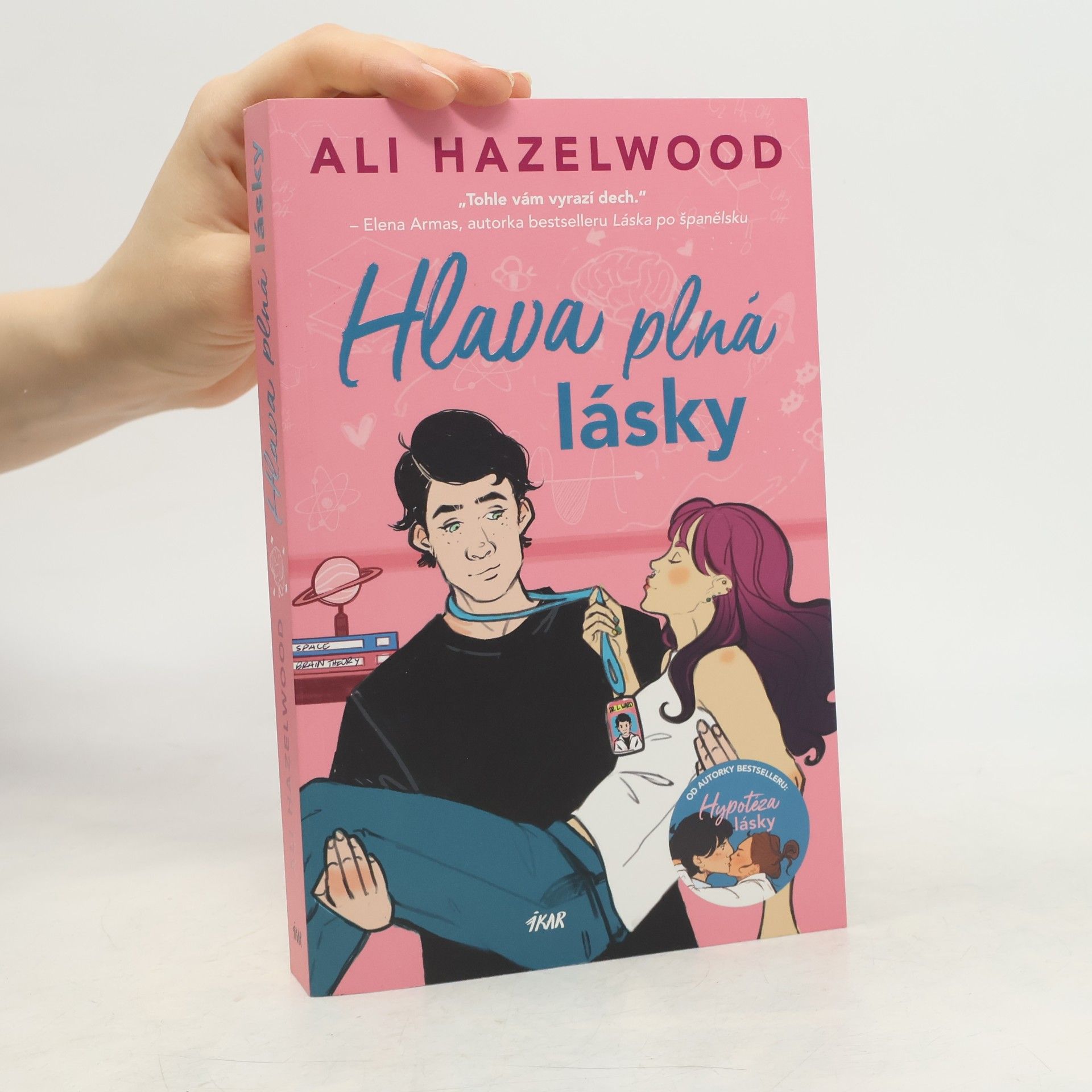 Ali Hazelwood Hlava plná lásky