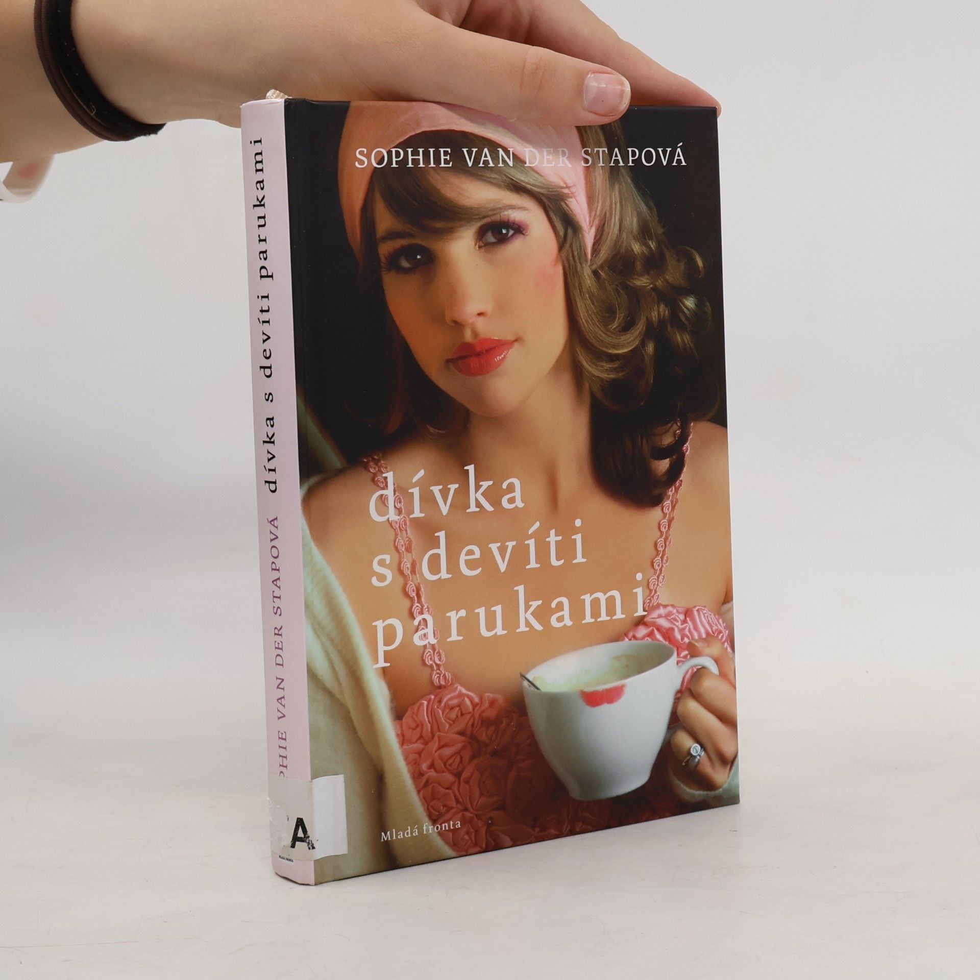 Sophie van der Stap Dívka s devíti parukami