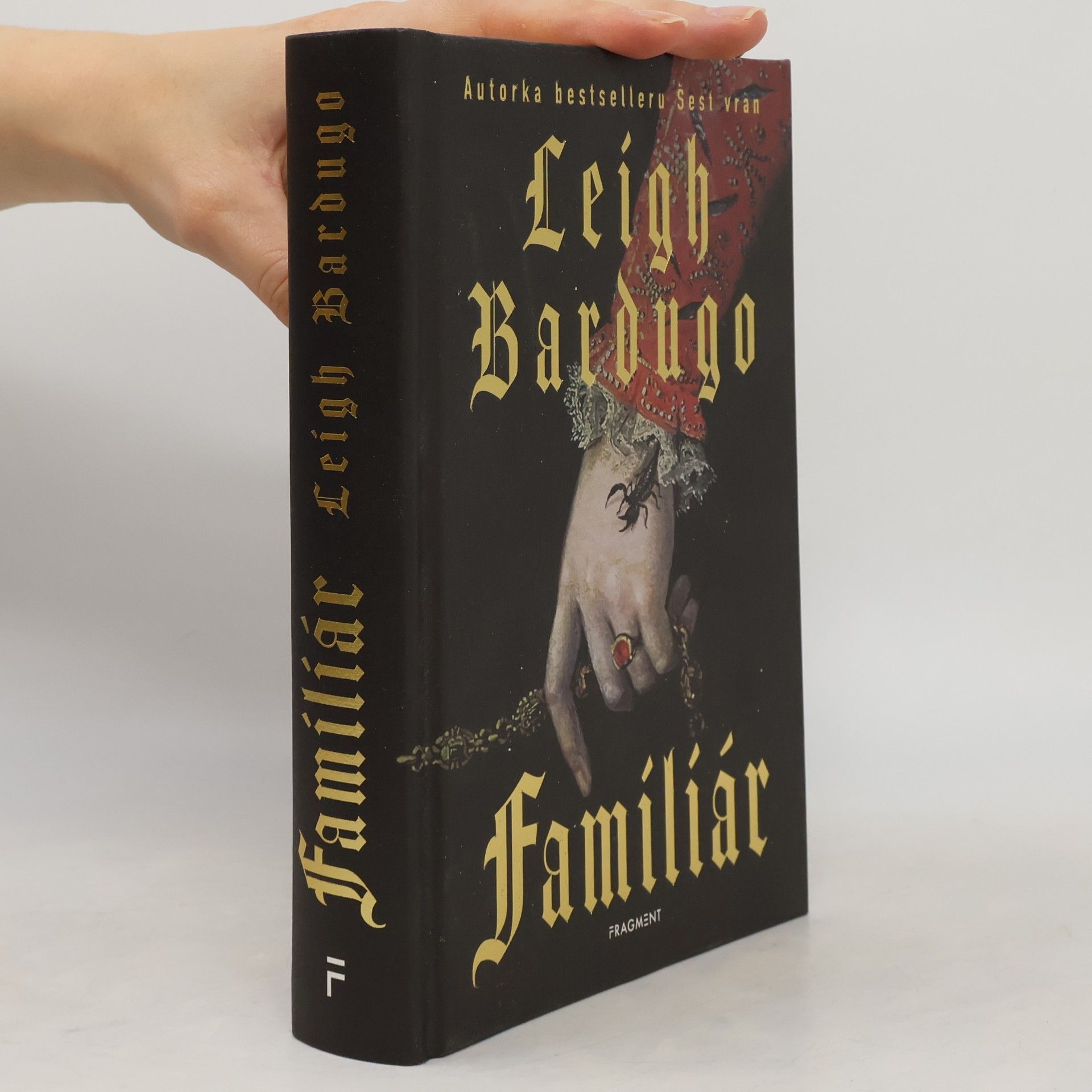 Leigh Bardugo Familiár