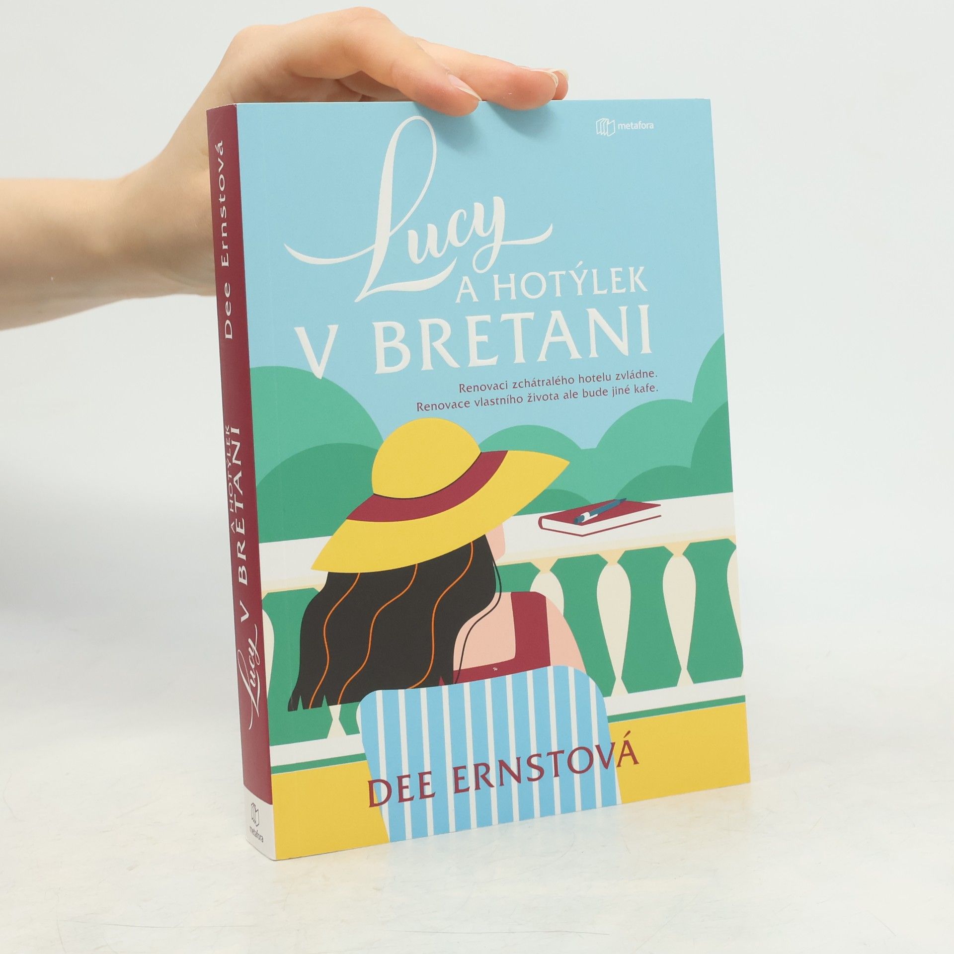 Dee Ernst Lucy a hotýlek v Bretani