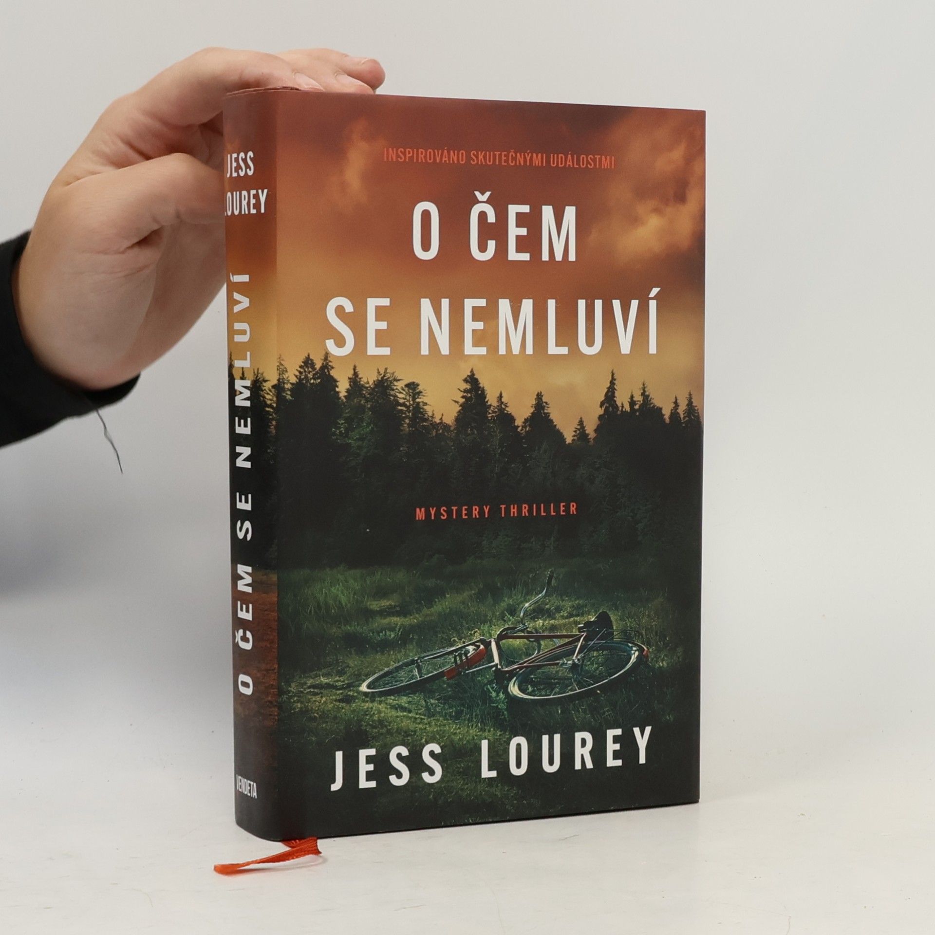 Jess Lourey O čem se nemluví