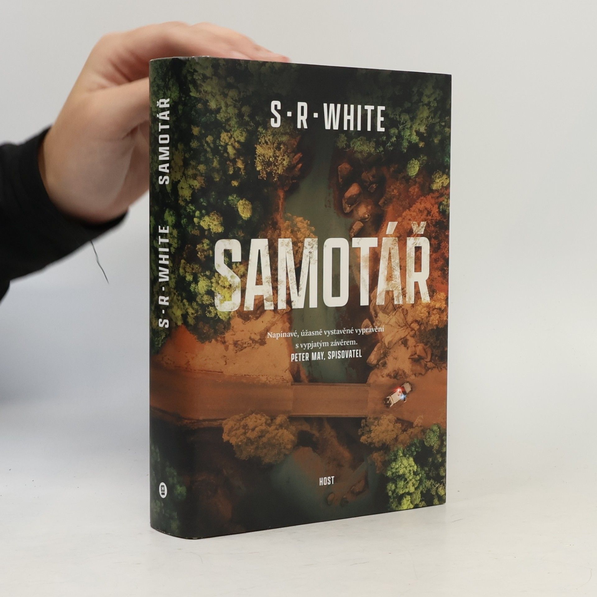Tom White Samotář