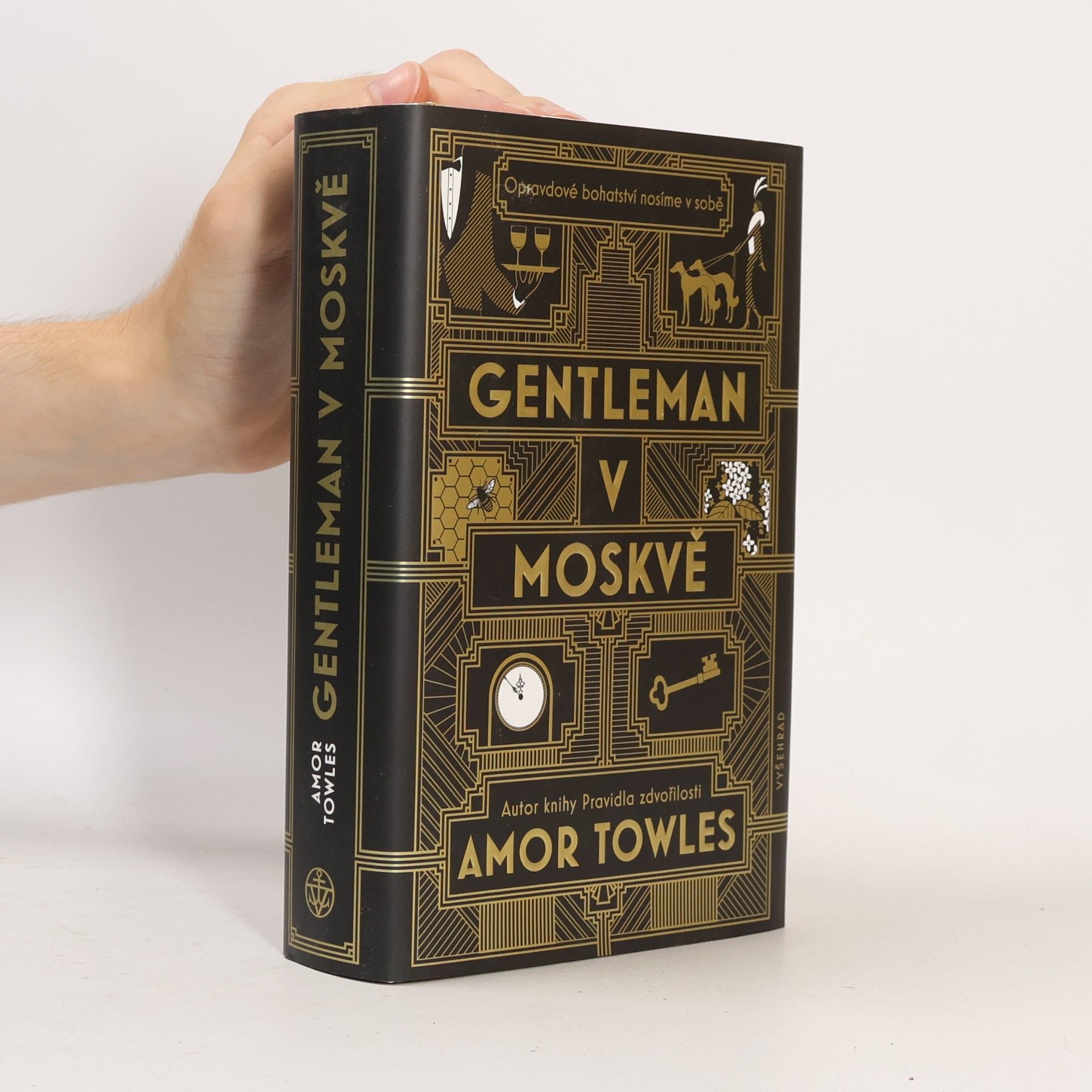 Amor Towles Gentleman v Moskvě
