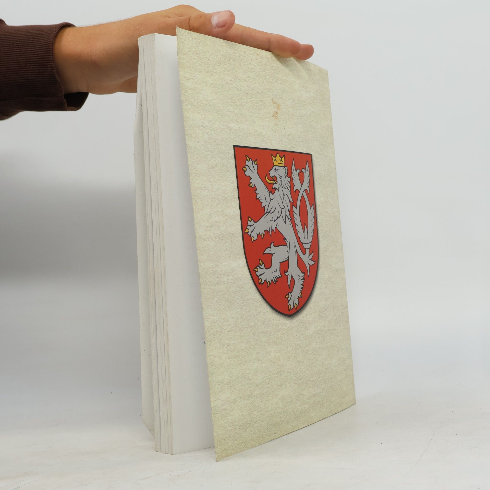Pavel Sedláček Česká panovnická a státní symbolika: Vývoj od středověku do současnosti: Katalog výstavy : 28. září - 31. října 2002 = Czech sovereign's and state's symbols: Their evolution from the middle ages up to the present: Catalogue of the exhibition