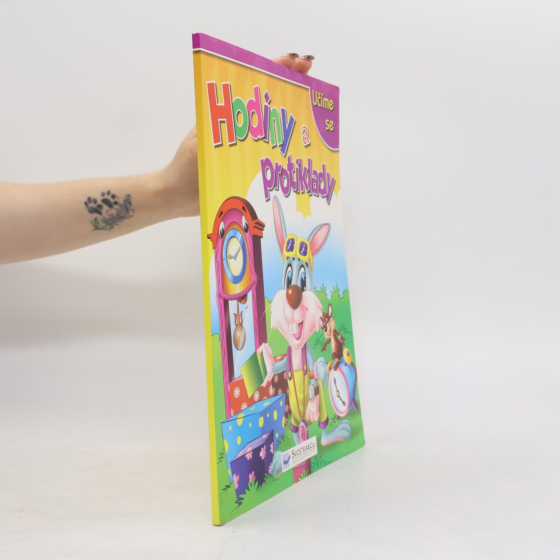 Autores varios Hodiny a protiklady