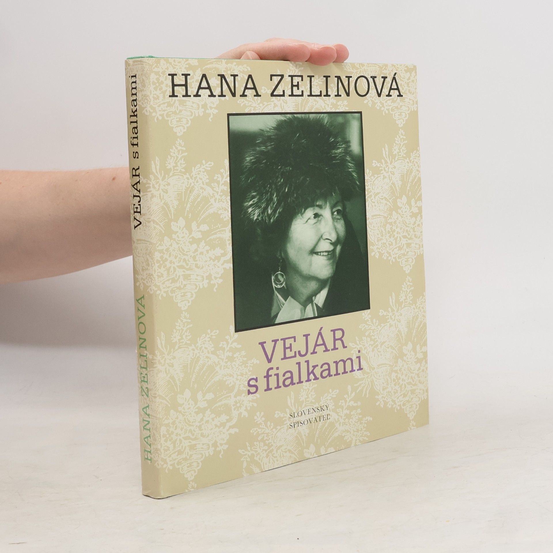 Hana Zelinová Vejár s fialkami