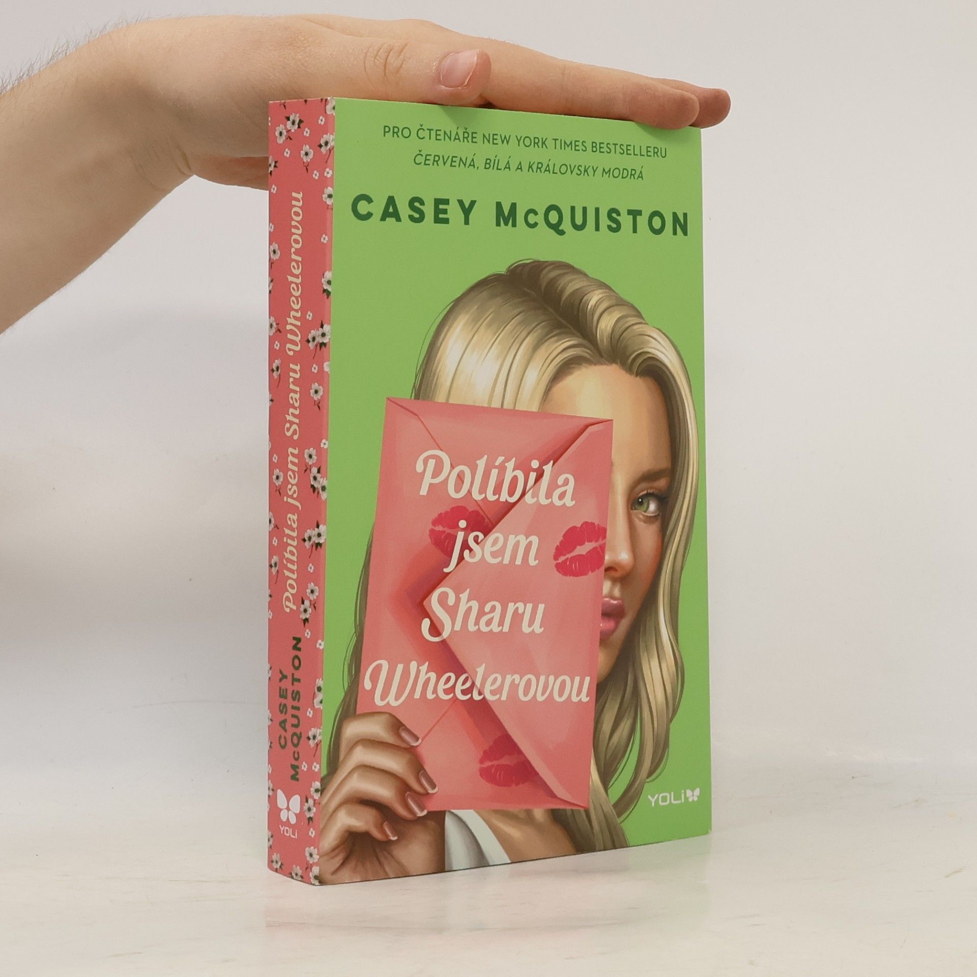 Casey McQuiston Políbila jsem Sharu Wheelerovou