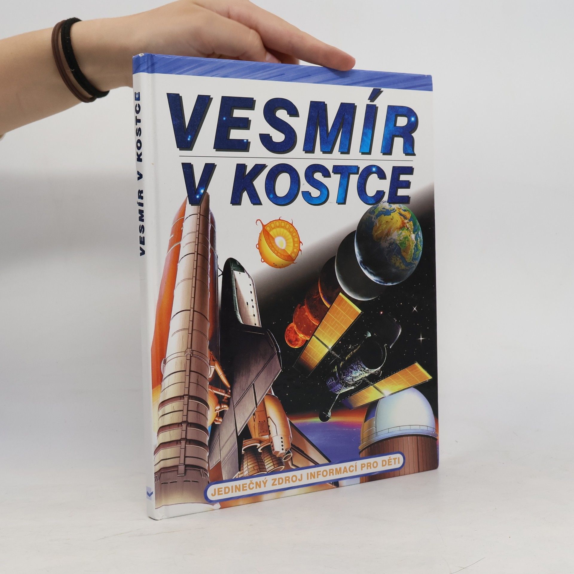 AA.VV. Vesmír v kostce