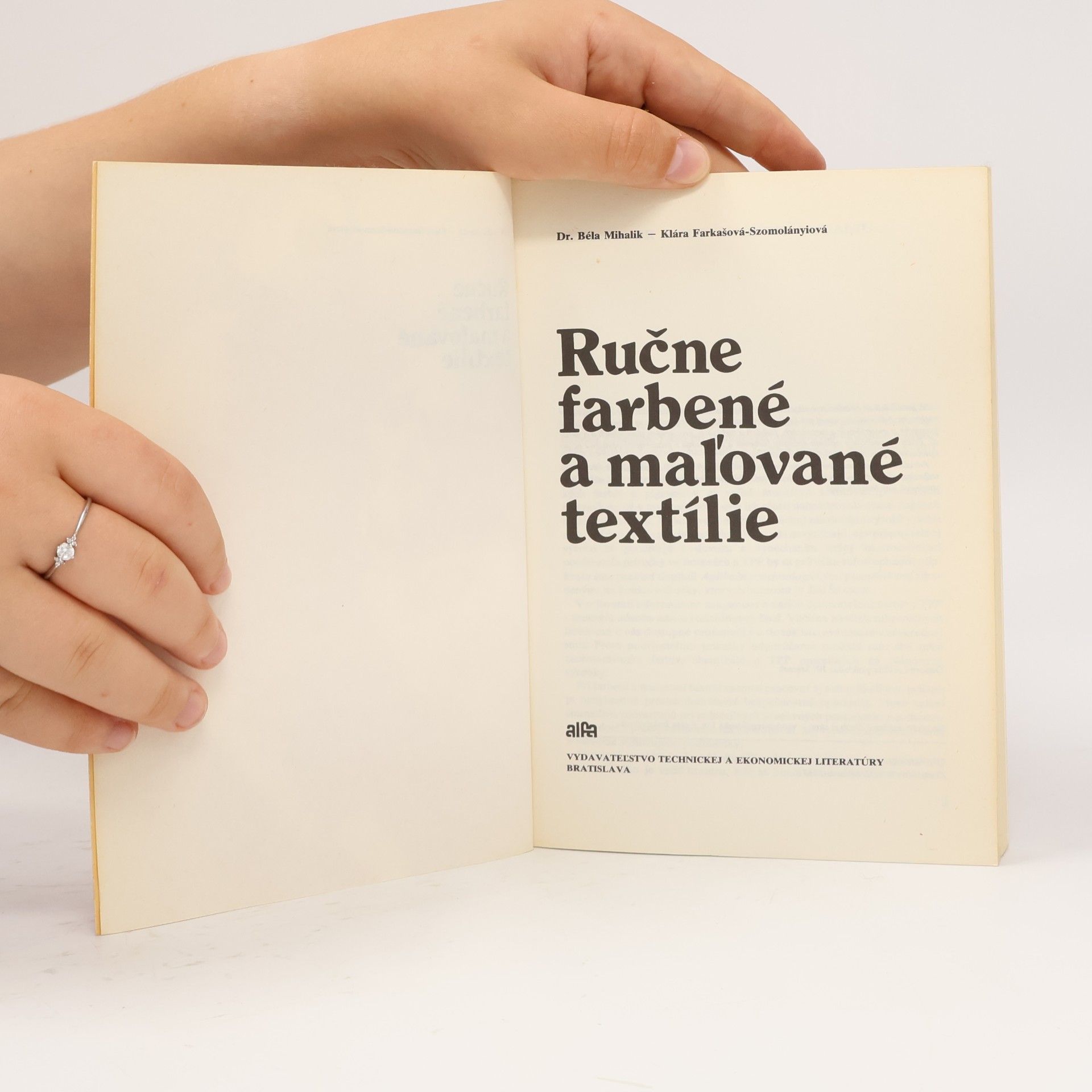 Ružena Halásová Ručne farbené a maľované textílie