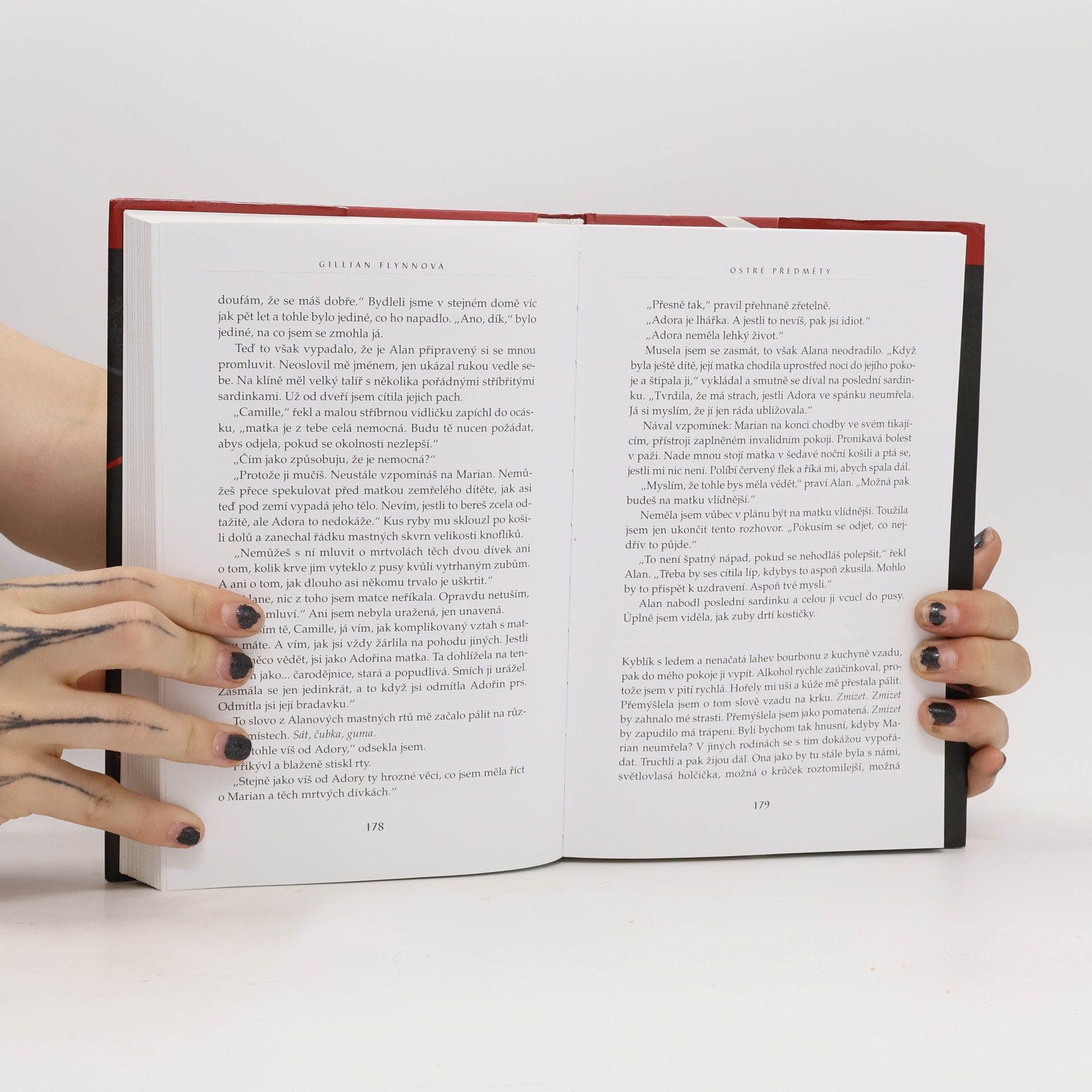 Gillian Flynn Ostré předměty