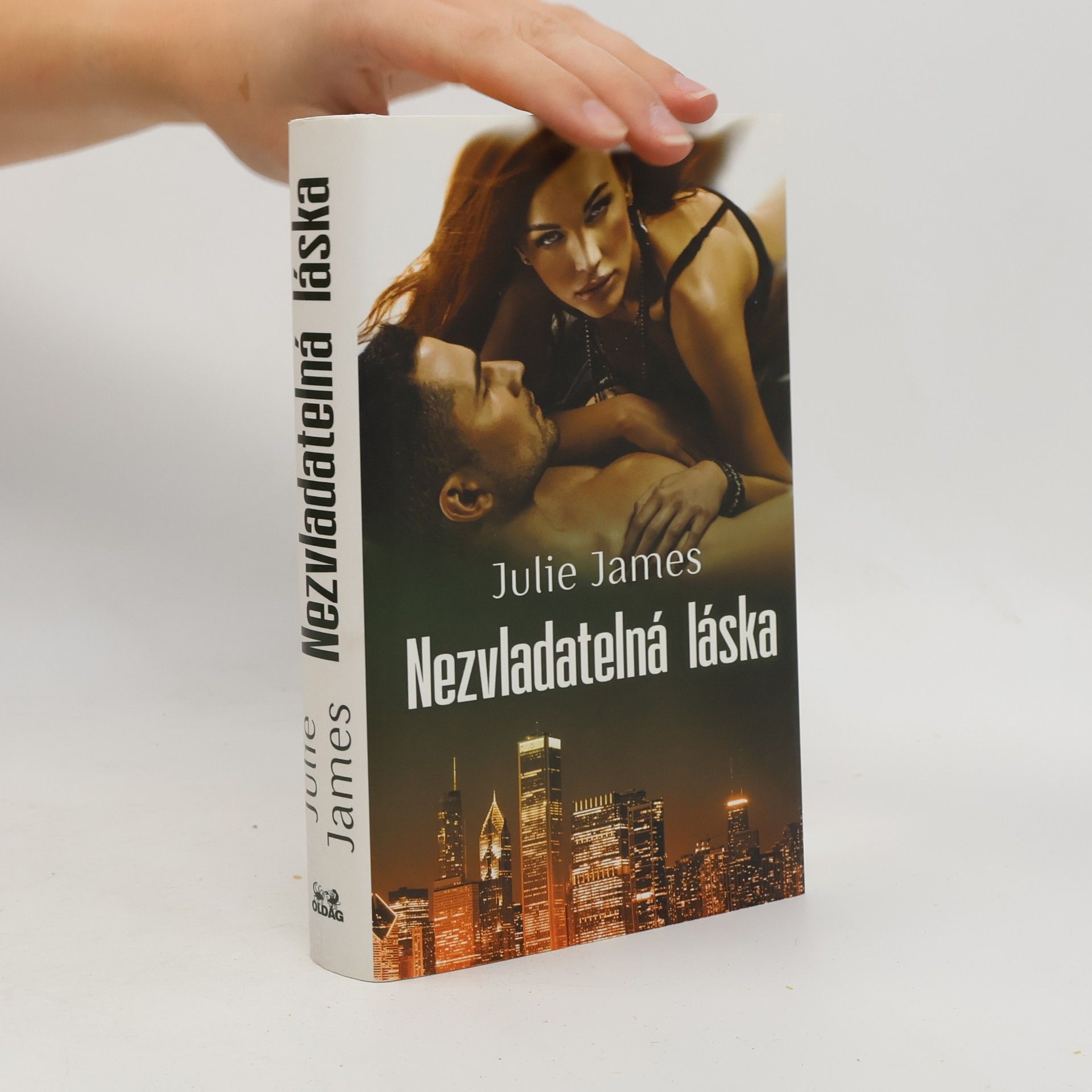 Julie James Nezvladatelná láska