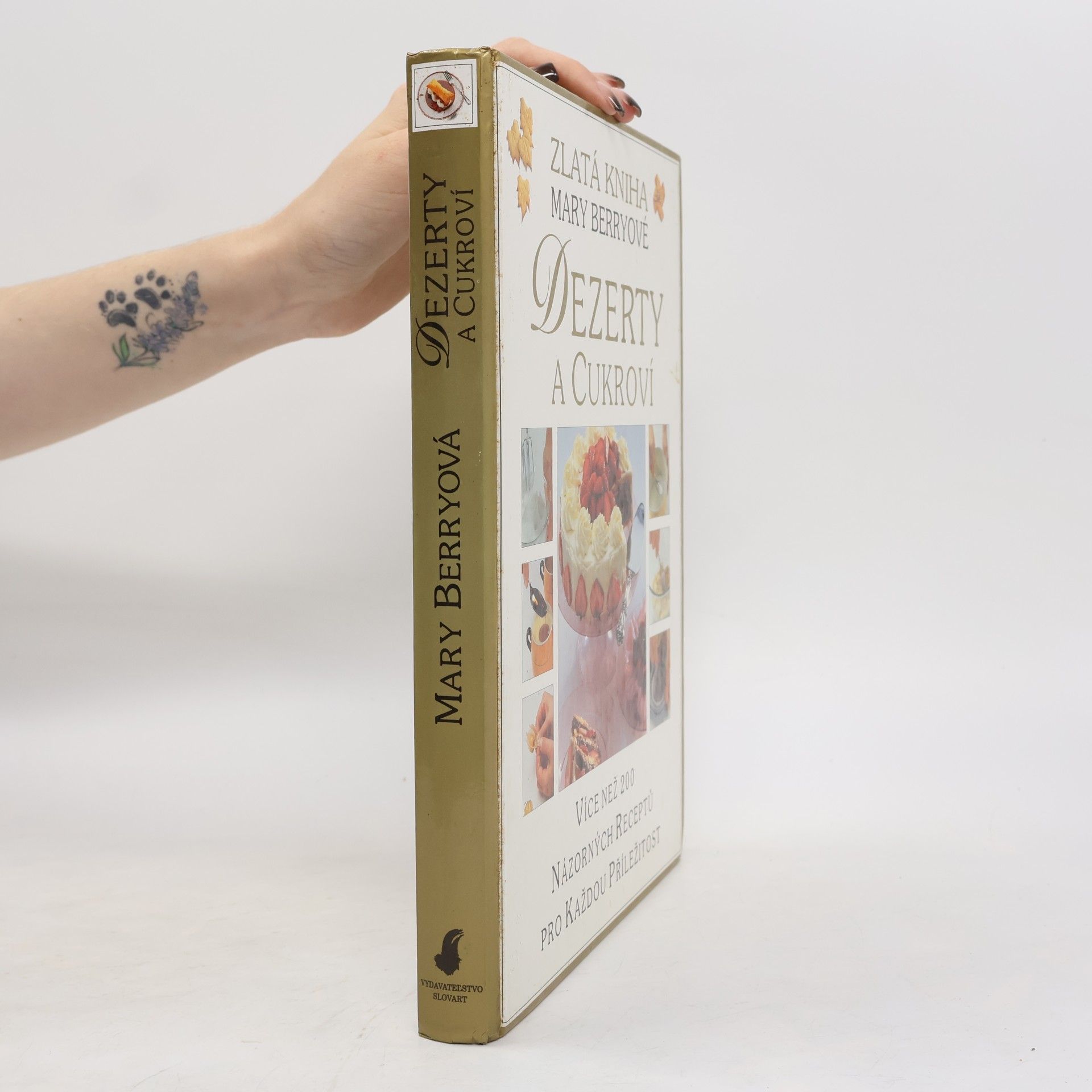 Mary Berry Dezerty a cukroví