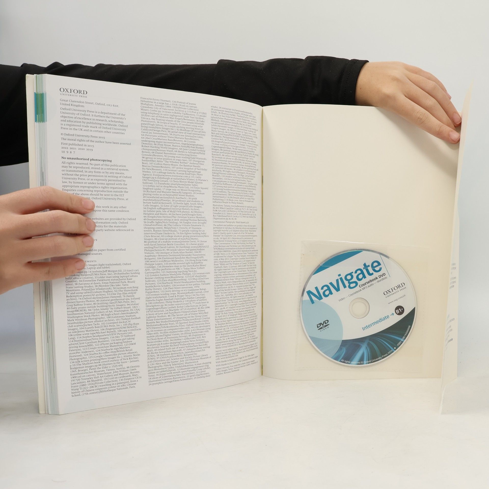 Autorenkollektiv Navigate B1+ : intermediate. Coursebook with video and Oxford Online Skills