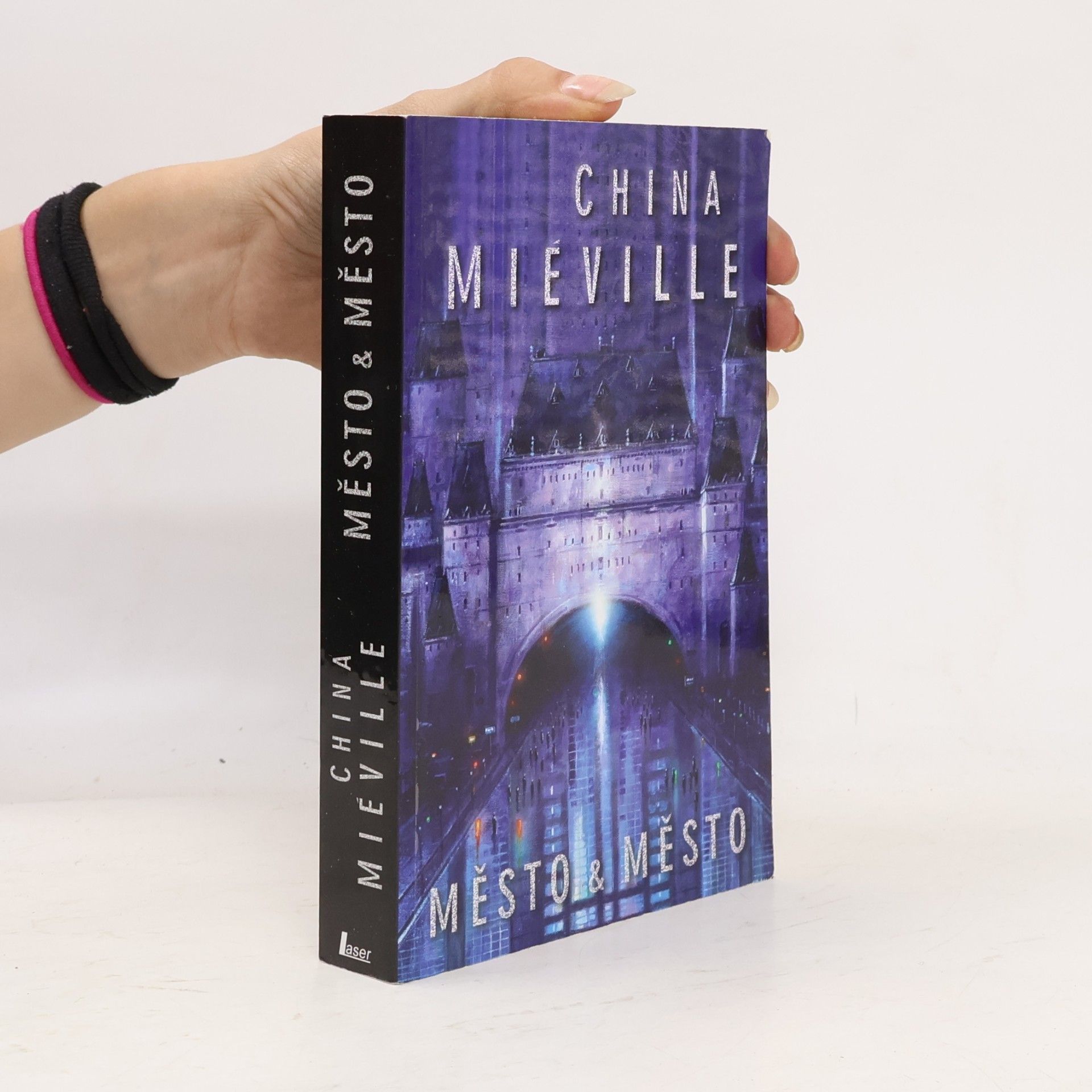 China Miéville Město & město