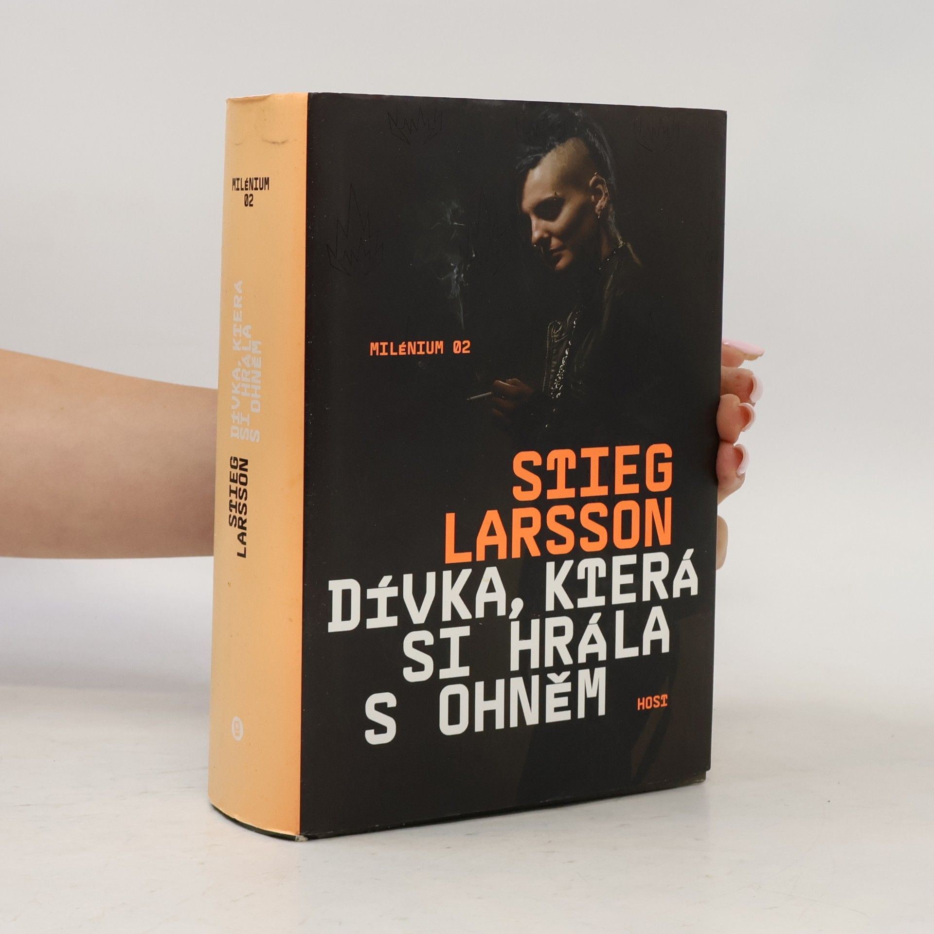 Dívka, která si hrála s ohněm