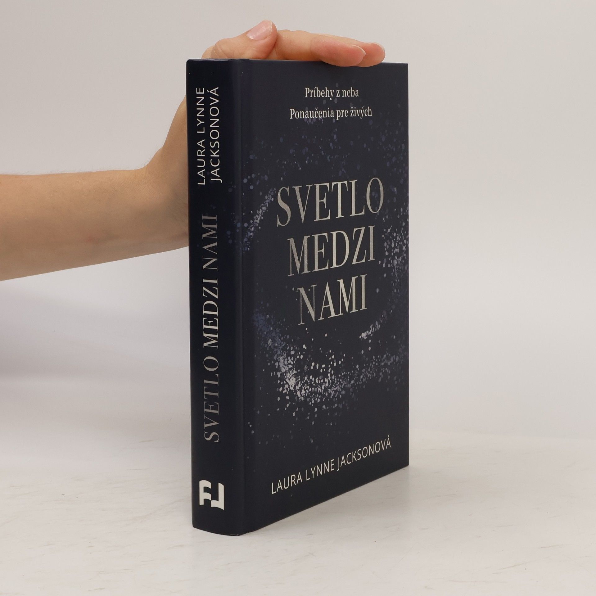 Laura Lynne Jackson Svetlo medzi nami