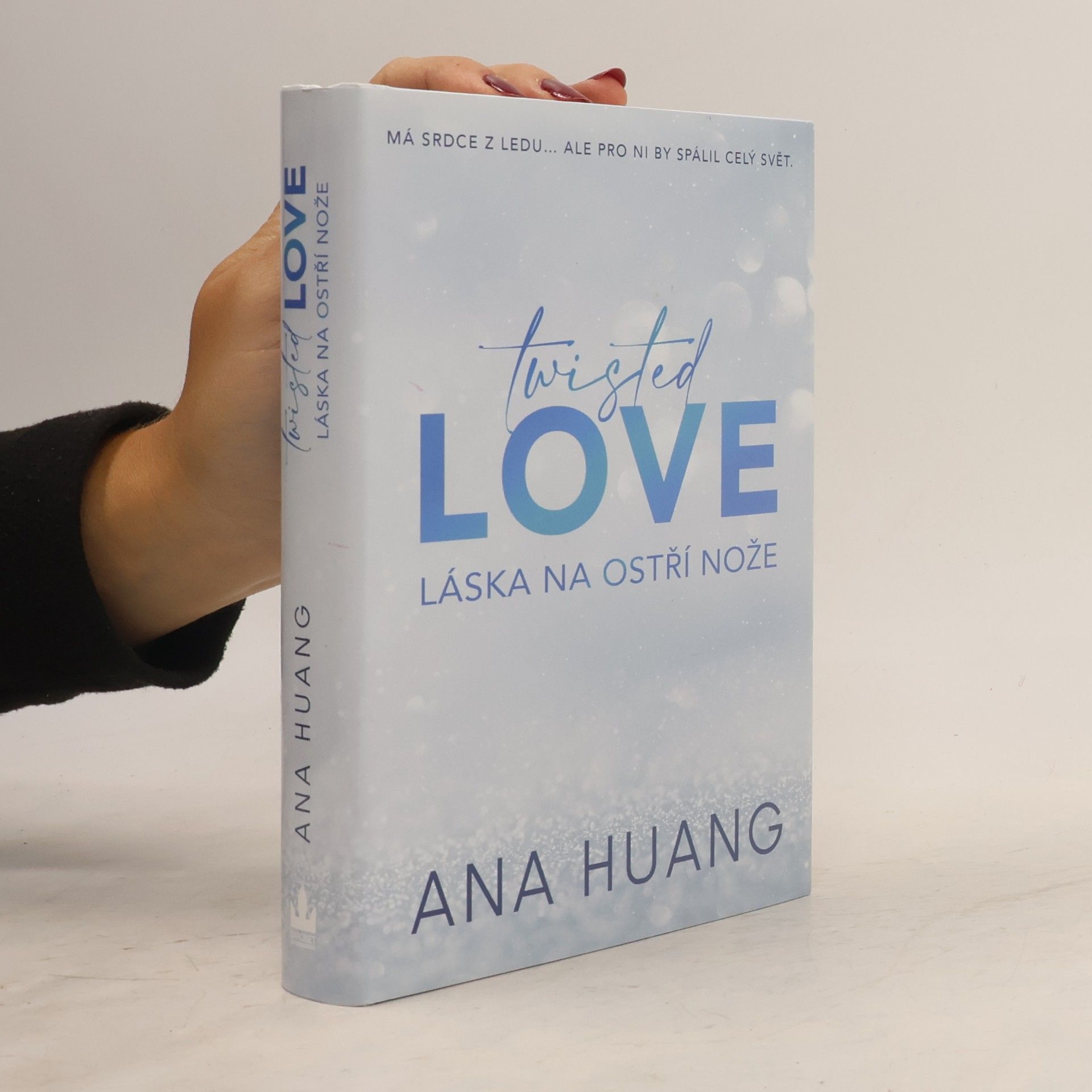 Ana Huang Twisted Love. Láska na ostří nože