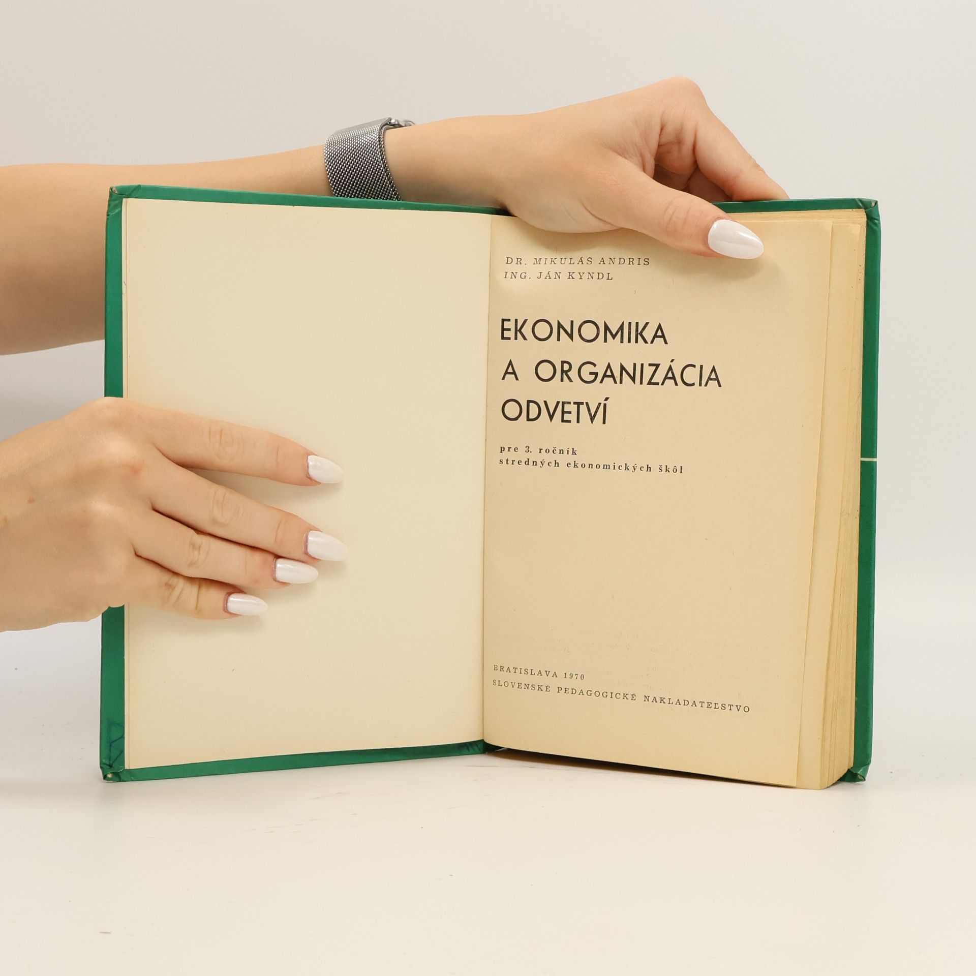 Various authors Ekonomika a organizácia odvetví